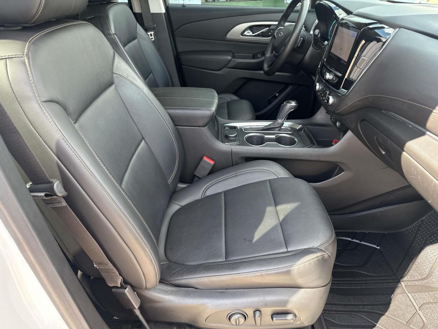 2020 Summit White /Jet Black Chevrolet Traverse FWD 4dr RS (1GNERJKWXLJ) , Automatic transmission, located at 6904 Johnston St., Lafayette, LA, 70503, (337) 988-1960, 30.143589, -92.100601 - Photo#9