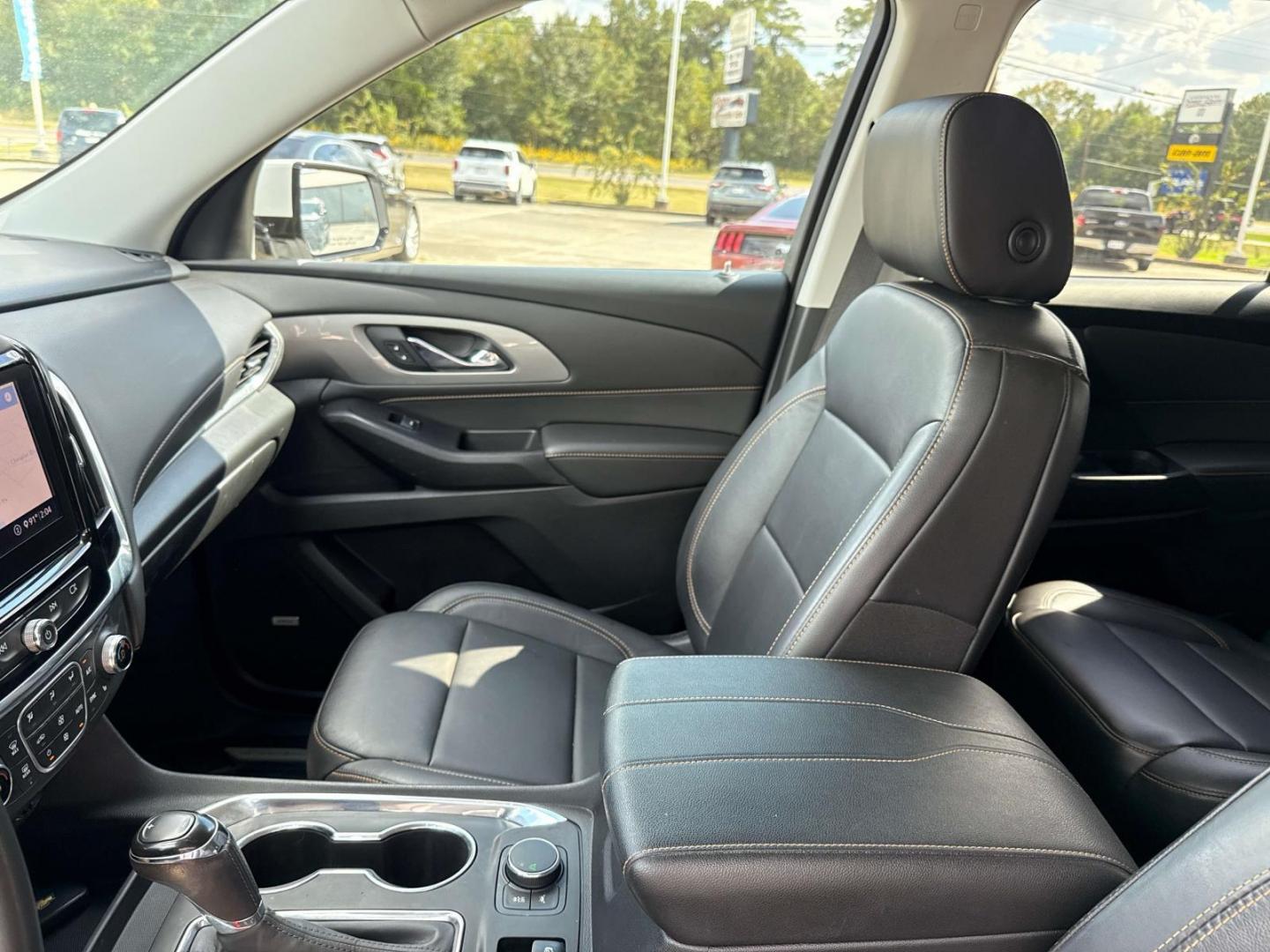 2020 Summit White /Jet Black Chevrolet Traverse FWD 4dr RS (1GNERJKWXLJ) , Automatic transmission, located at 6904 Johnston St., Lafayette, LA, 70503, (337) 988-1960, 30.143589, -92.100601 - Photo#13