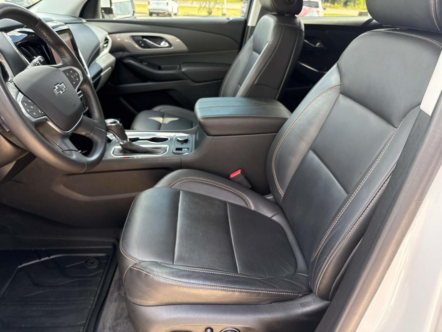 2020 Summit White /Jet Black Chevrolet Traverse FWD 4dr RS (1GNERJKWXLJ) , Automatic transmission, located at 6904 Johnston St., Lafayette, LA, 70503, (337) 988-1960, 30.143589, -92.100601 - Photo#14