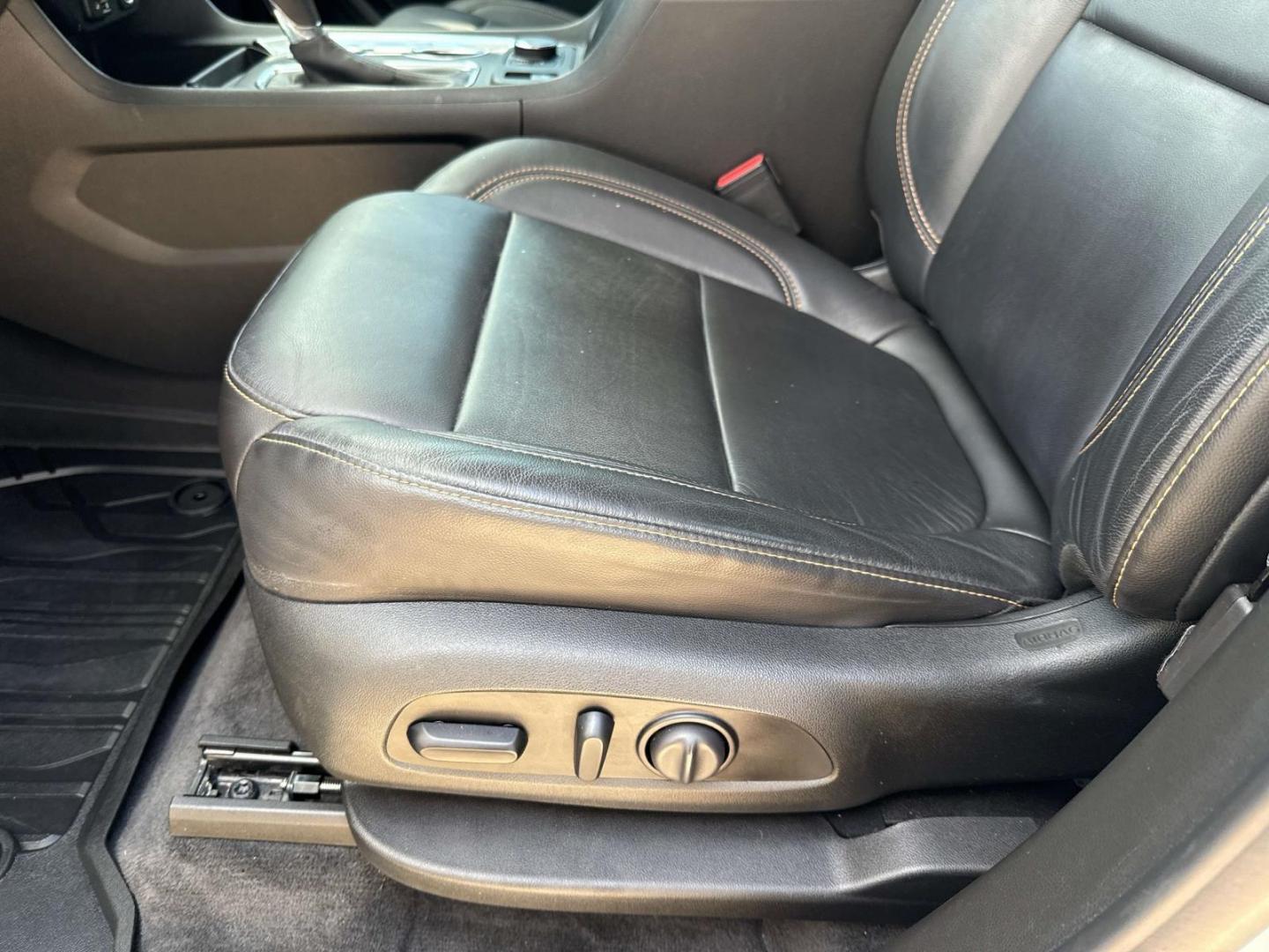 2020 Summit White /Jet Black Chevrolet Traverse FWD 4dr RS (1GNERJKWXLJ) , Automatic transmission, located at 6904 Johnston St., Lafayette, LA, 70503, (337) 988-1960, 30.143589, -92.100601 - Photo#15