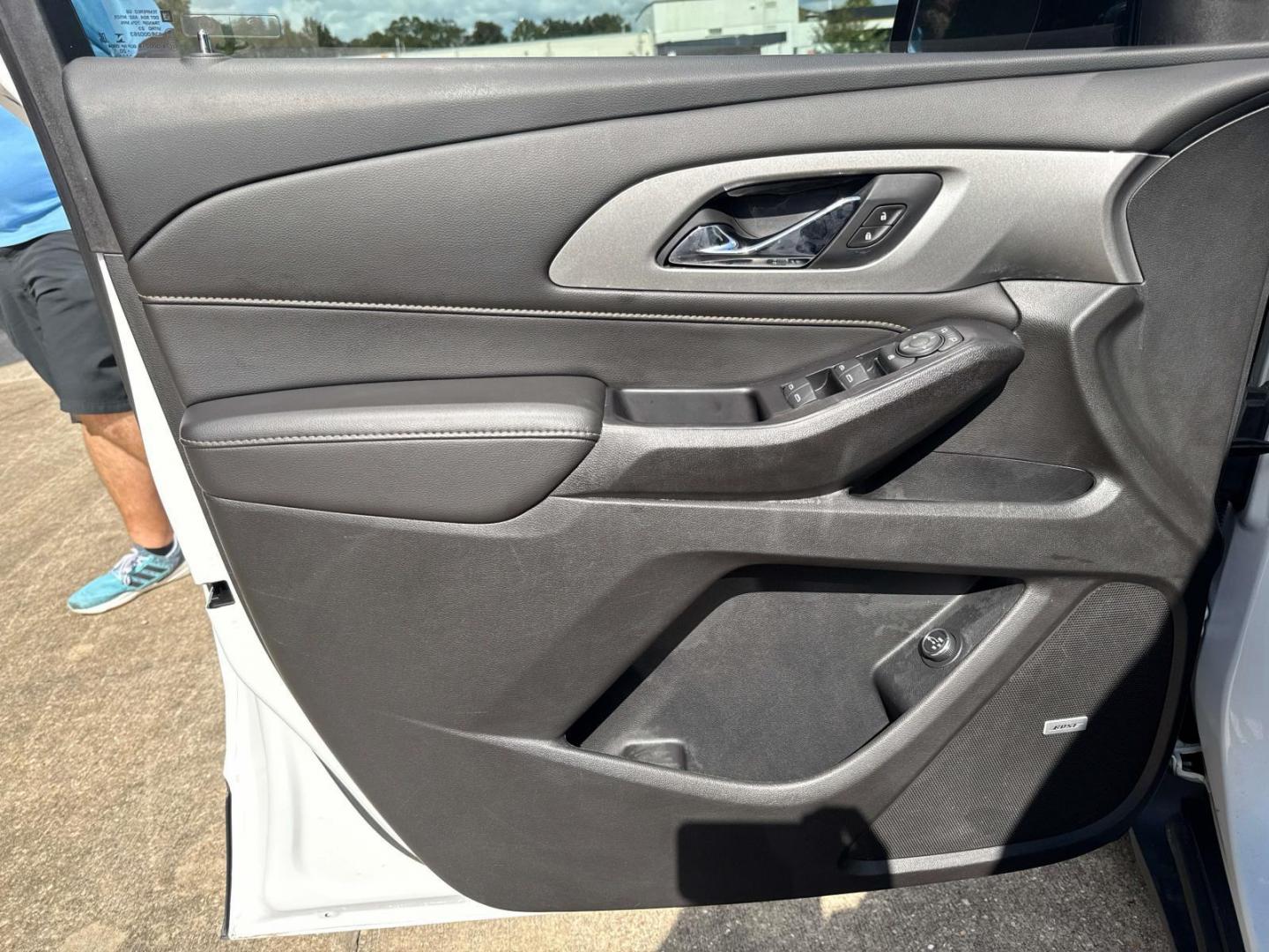 2020 Summit White /Jet Black Chevrolet Traverse FWD 4dr RS (1GNERJKWXLJ) , Automatic transmission, located at 6904 Johnston St., Lafayette, LA, 70503, (337) 988-1960, 30.143589, -92.100601 - Photo#16