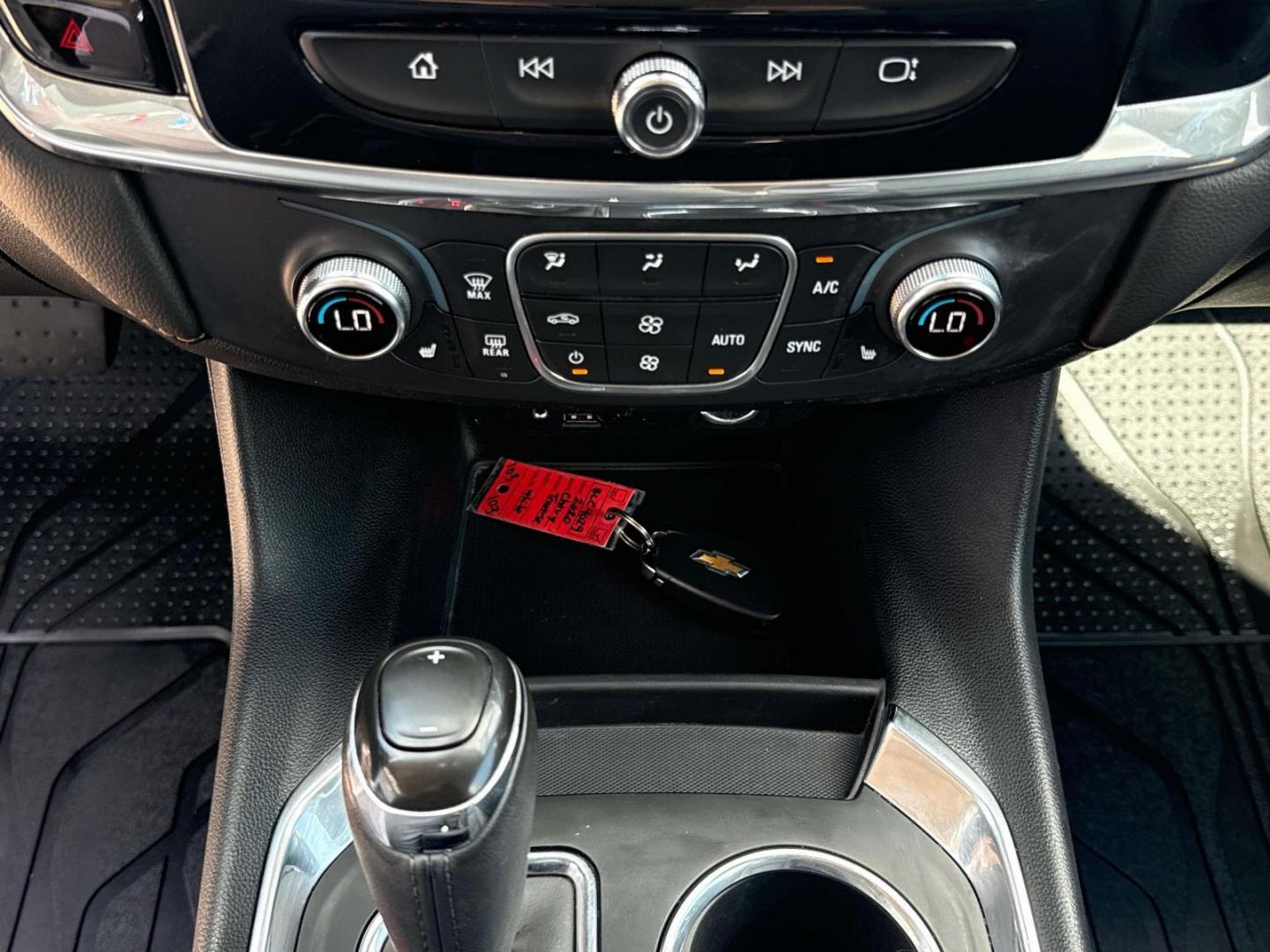 2020 Summit White /Jet Black Chevrolet Traverse FWD 4dr RS (1GNERJKWXLJ) , Automatic transmission, located at 6904 Johnston St., Lafayette, LA, 70503, (337) 988-1960, 30.143589, -92.100601 - Photo#23