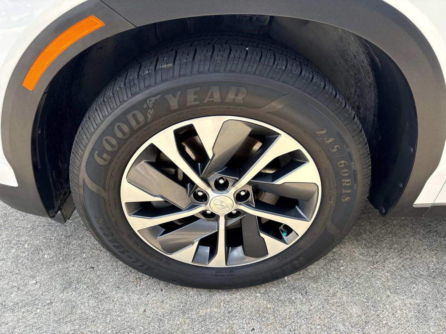 2020 Cream White /Black Hyundai Palisade SEL FWD (KM8R24HE4LU) , Automatic transmission, located at 6904 Johnston St., Lafayette, LA, 70503, (337) 988-1960, 30.143589, -92.100601 - Photo#2