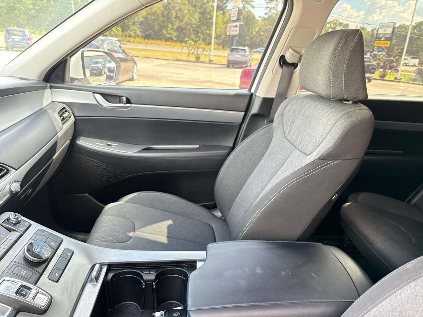 2020 Cream White /Black Hyundai Palisade SEL FWD (KM8R24HE4LU) , Automatic transmission, located at 6904 Johnston St., Lafayette, LA, 70503, (337) 988-1960, 30.143589, -92.100601 - Photo#13