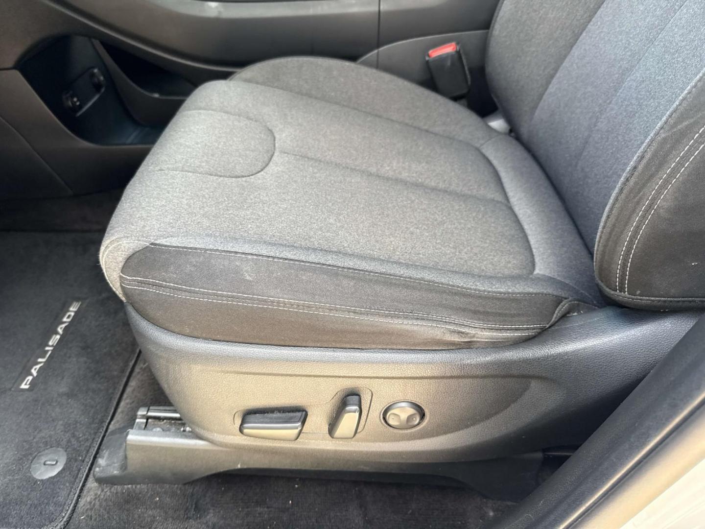 2020 Cream White /Black Hyundai Palisade SEL FWD (KM8R24HE4LU) , Automatic transmission, located at 6904 Johnston St., Lafayette, LA, 70503, (337) 988-1960, 30.143589, -92.100601 - Photo#15