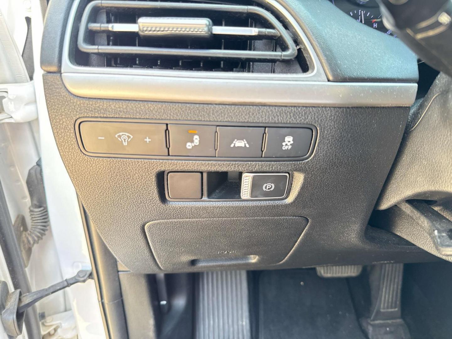2020 Cream White /Black Hyundai Palisade SEL FWD (KM8R24HE4LU) , Automatic transmission, located at 6904 Johnston St., Lafayette, LA, 70503, (337) 988-1960, 30.143589, -92.100601 - Photo#19