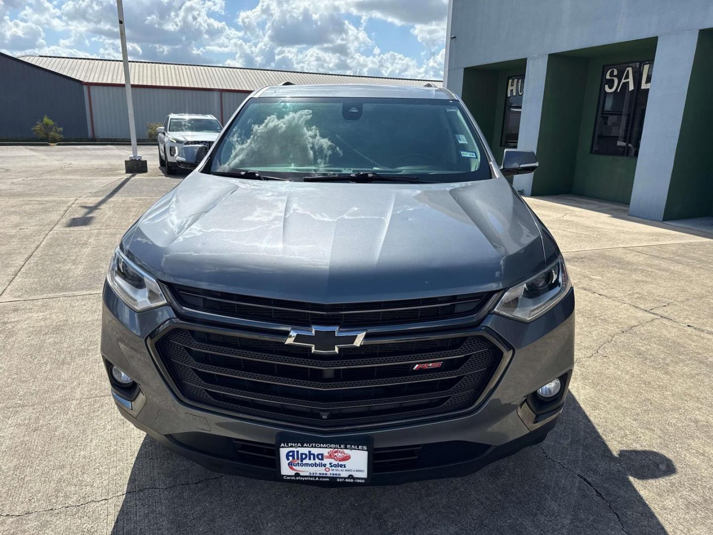 2020 Satin Steel Metallic /Jet Black Chevrolet Traverse FWD 4dr RS (1GNERJKW0LJ) , Automatic transmission, located at 6904 Johnston St., Lafayette, LA, 70503, (337) 988-1960, 30.143589, -92.100601 - Photo#1