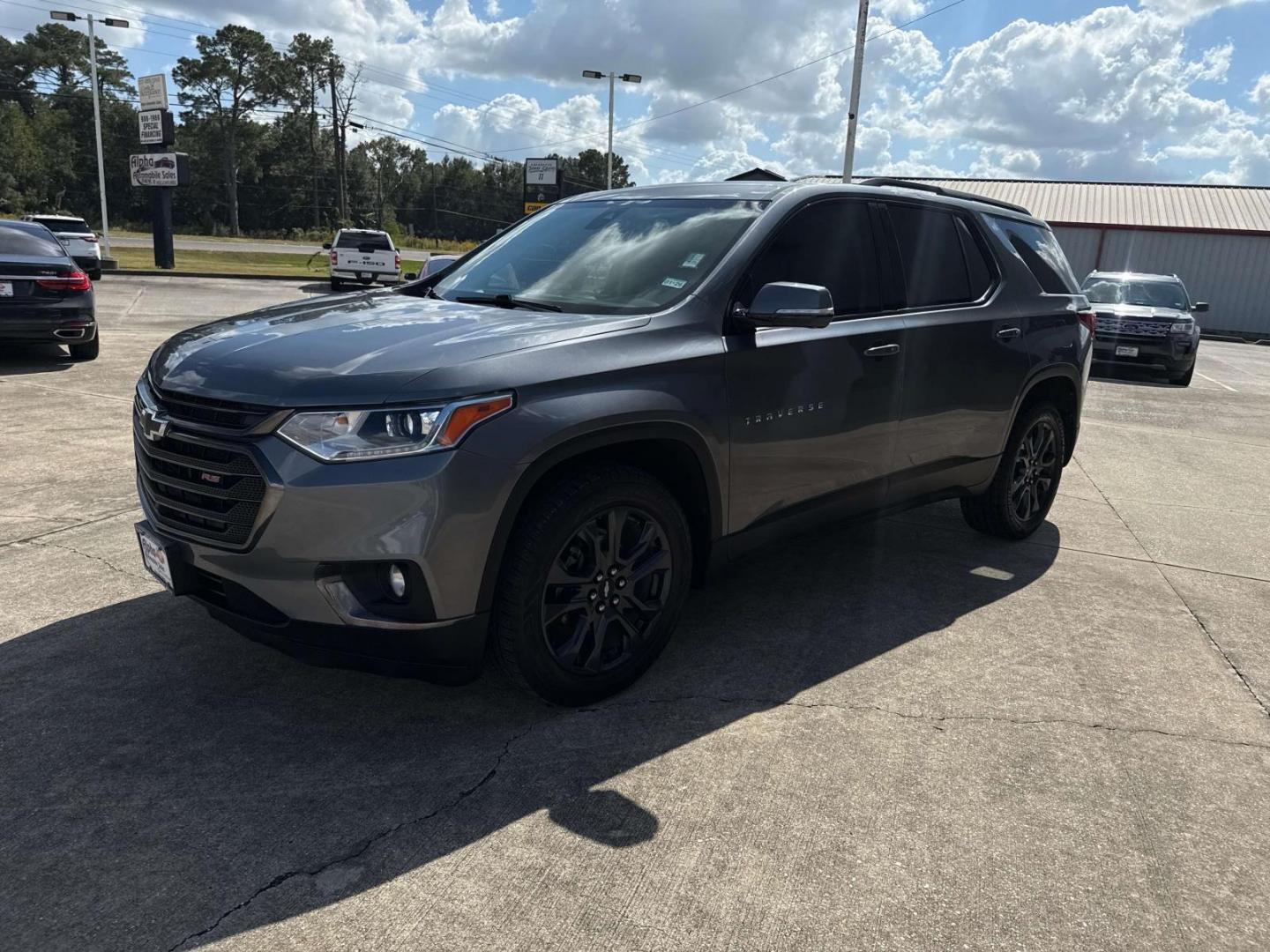2020 Satin Steel Metallic /Jet Black Chevrolet Traverse FWD 4dr RS (1GNERJKW0LJ) , Automatic transmission, located at 6904 Johnston St., Lafayette, LA, 70503, (337) 988-1960, 30.143589, -92.100601 - Photo#2