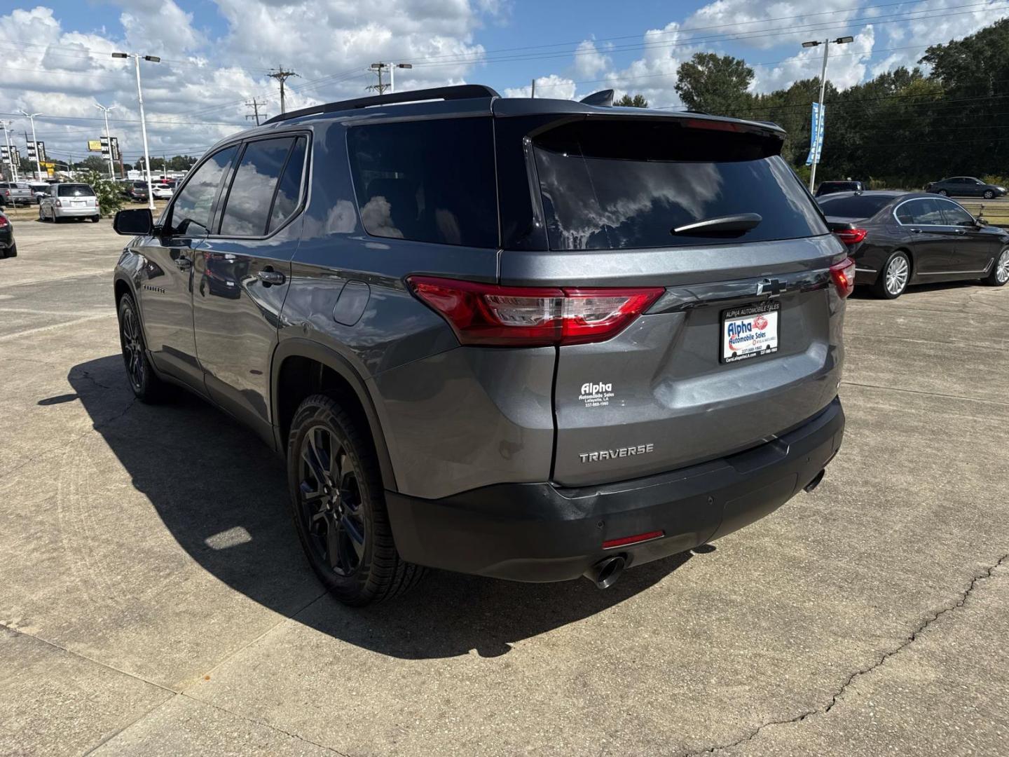 2020 Satin Steel Metallic /Jet Black Chevrolet Traverse FWD 4dr RS (1GNERJKW0LJ) , Automatic transmission, located at 6904 Johnston St., Lafayette, LA, 70503, (337) 988-1960, 30.143589, -92.100601 - Photo#4