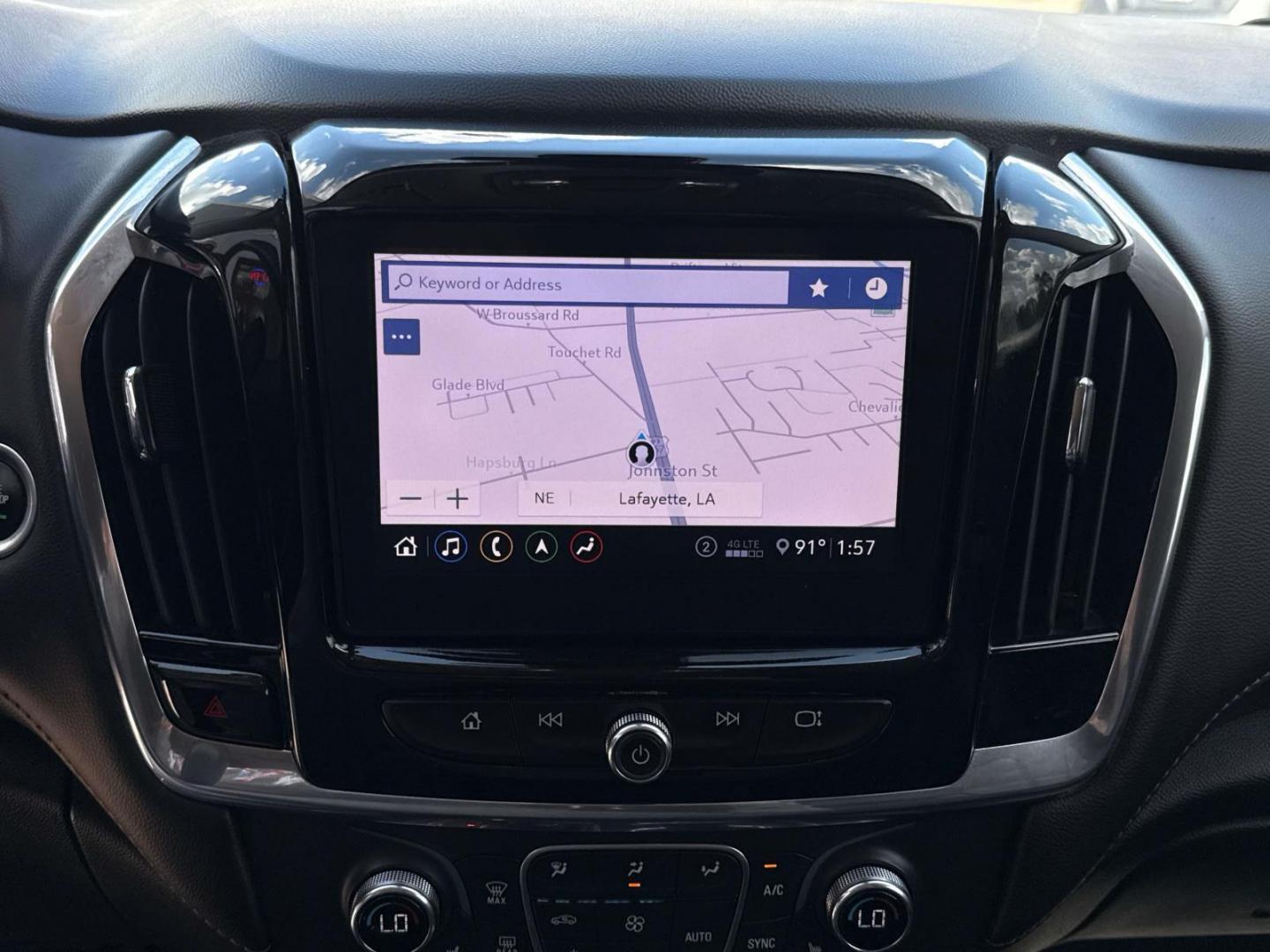 2020 Satin Steel Metallic /Jet Black Chevrolet Traverse FWD 4dr RS (1GNERJKW0LJ) , Automatic transmission, located at 6904 Johnston St., Lafayette, LA, 70503, (337) 988-1960, 30.143589, -92.100601 - Photo#24