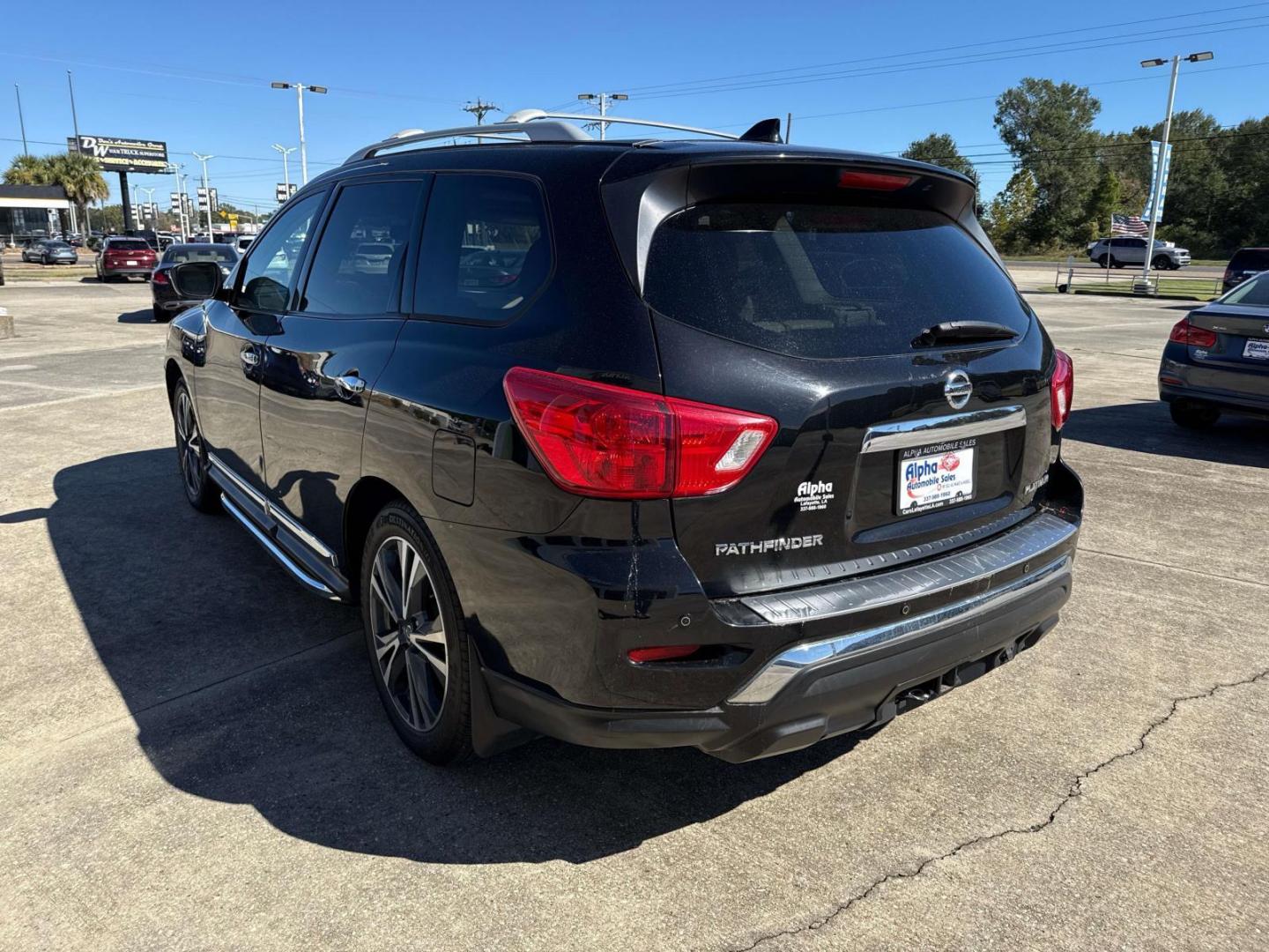 2019 Pearl White Tricoat /Almond Nissan Pathfinder FWD Platinum (5N1DR2MN8KC) , Automatic transmission, located at 6904 Johnston St., Lafayette, LA, 70503, (337) 988-1960, 30.143589, -92.100601 - Photo#4
