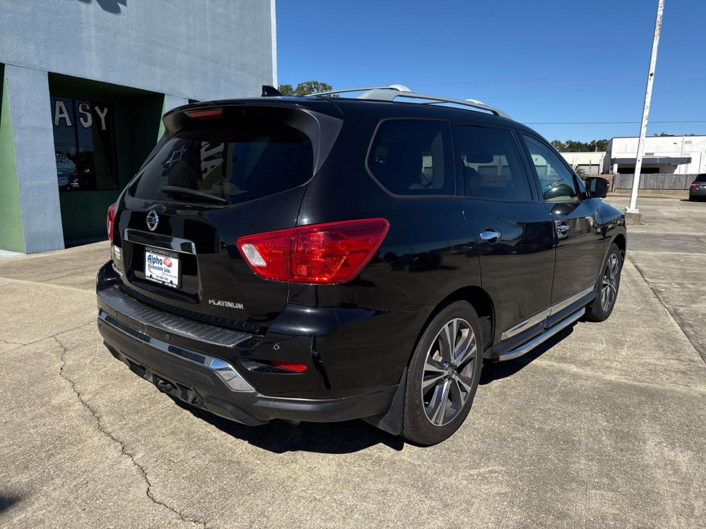 2019 Pearl White Tricoat /Almond Nissan Pathfinder FWD Platinum (5N1DR2MN8KC) , Automatic transmission, located at 6904 Johnston St., Lafayette, LA, 70503, (337) 988-1960, 30.143589, -92.100601 - Photo#6