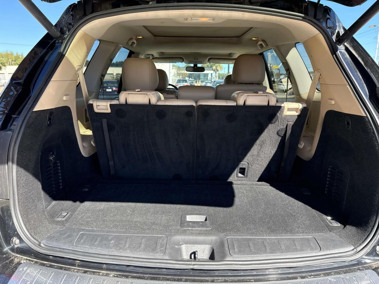 2019 Pearl White Tricoat /Almond Nissan Pathfinder FWD Platinum (5N1DR2MN8KC) , Automatic transmission, located at 6904 Johnston St., Lafayette, LA, 70503, (337) 988-1960, 30.143589, -92.100601 - Photo#7