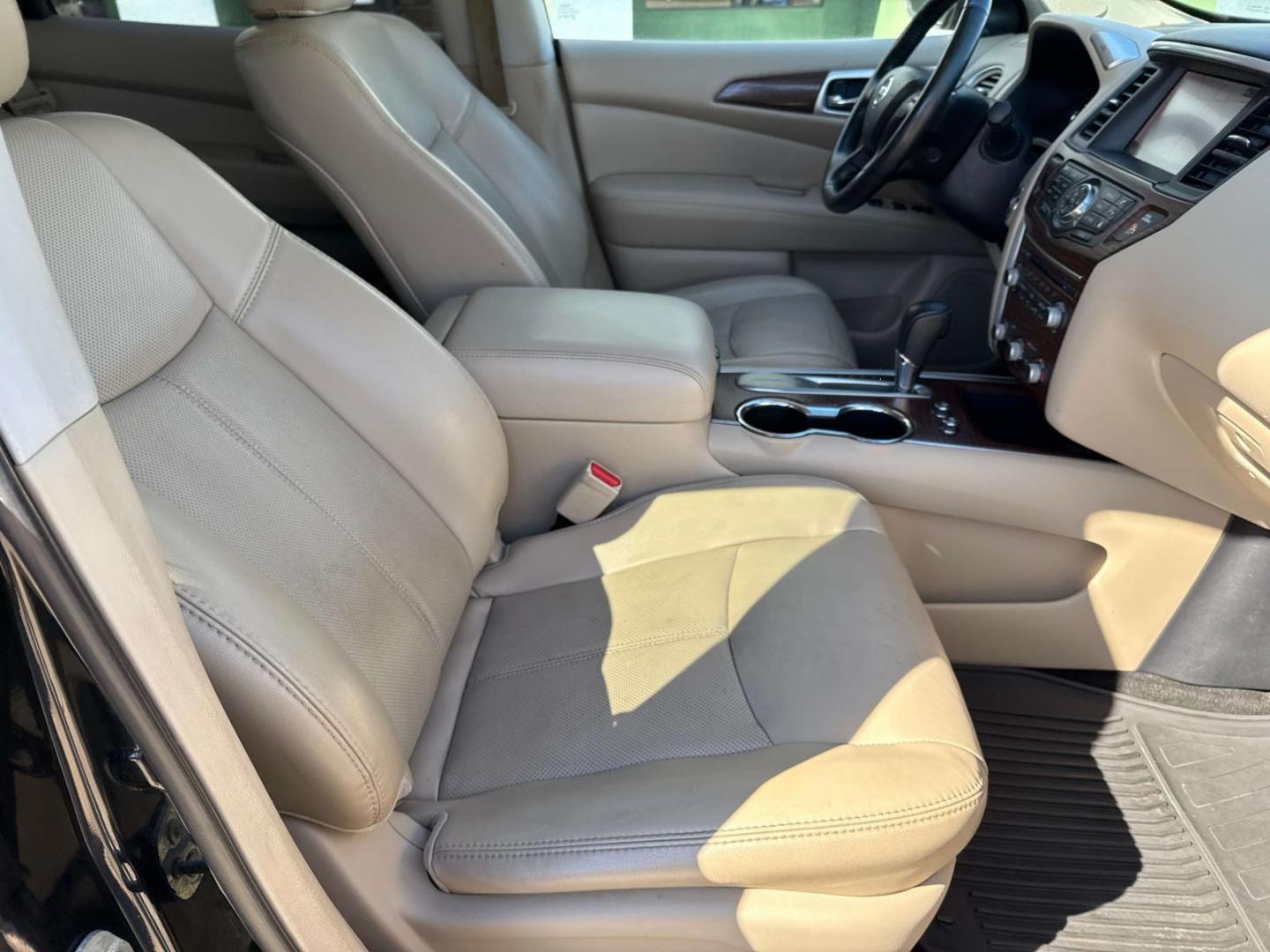 2019 Pearl White Tricoat /Almond Nissan Pathfinder FWD Platinum (5N1DR2MN8KC) , Automatic transmission, located at 6904 Johnston St., Lafayette, LA, 70503, (337) 988-1960, 30.143589, -92.100601 - Photo#9