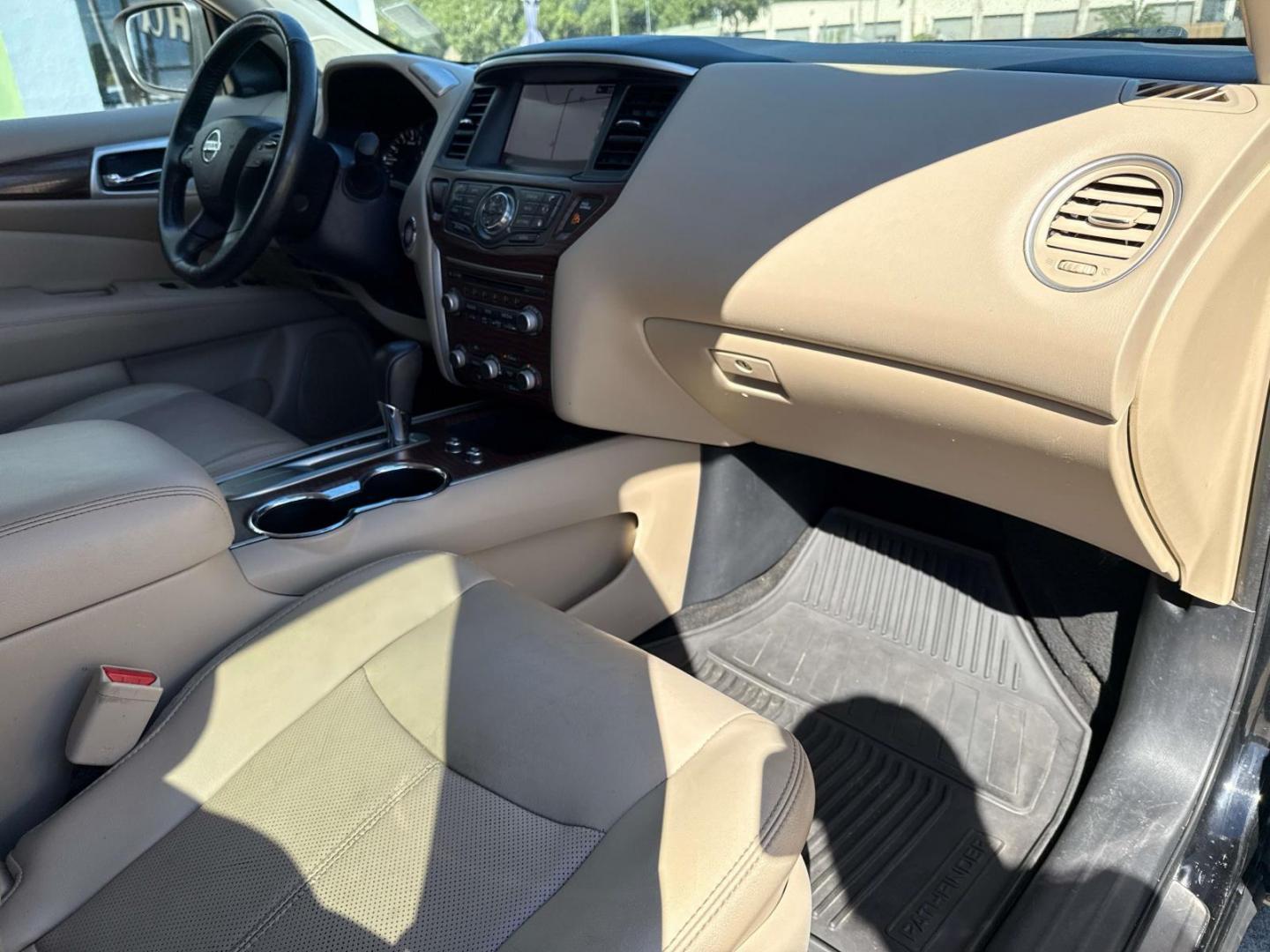 2019 Pearl White Tricoat /Almond Nissan Pathfinder FWD Platinum (5N1DR2MN8KC) , Automatic transmission, located at 6904 Johnston St., Lafayette, LA, 70503, (337) 988-1960, 30.143589, -92.100601 - Photo#11