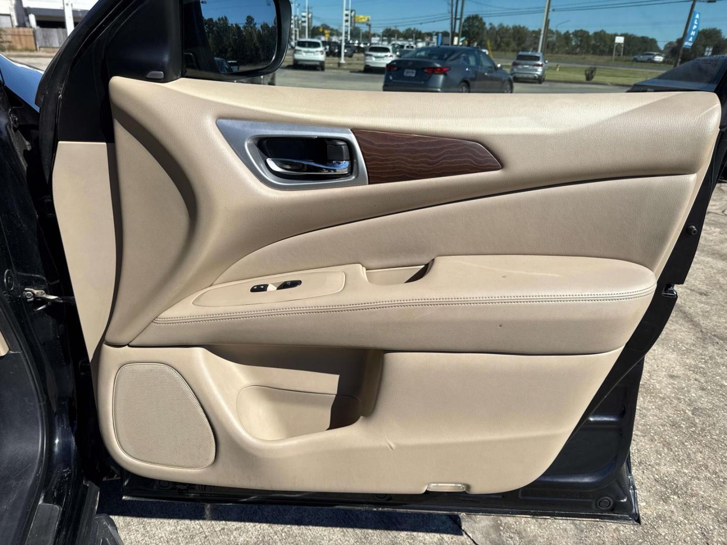 2019 Pearl White Tricoat /Almond Nissan Pathfinder FWD Platinum (5N1DR2MN8KC) , Automatic transmission, located at 6904 Johnston St., Lafayette, LA, 70503, (337) 988-1960, 30.143589, -92.100601 - Photo#12