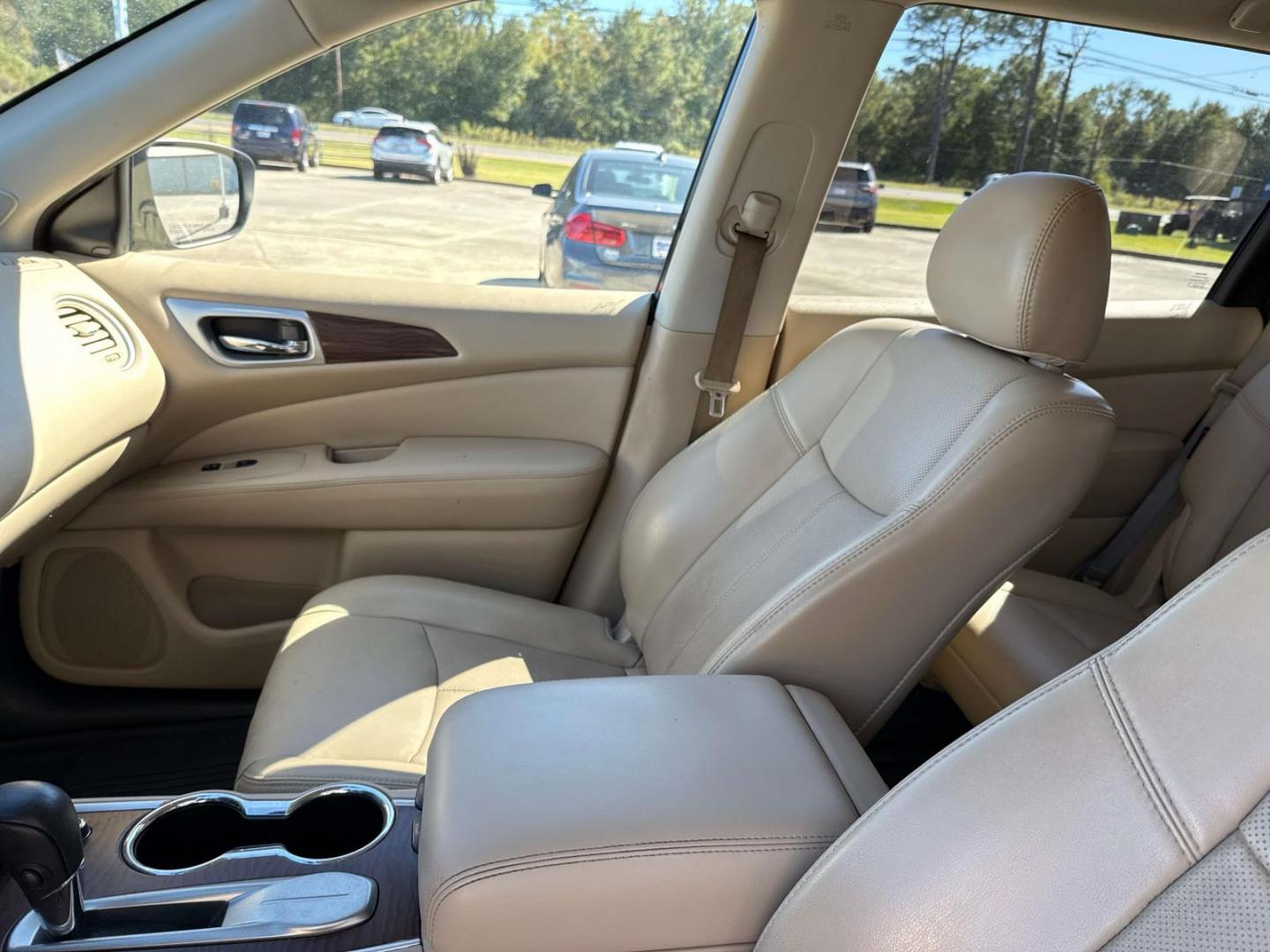 2019 Pearl White Tricoat /Almond Nissan Pathfinder FWD Platinum (5N1DR2MN8KC) , Automatic transmission, located at 6904 Johnston St., Lafayette, LA, 70503, (337) 988-1960, 30.143589, -92.100601 - Photo#14