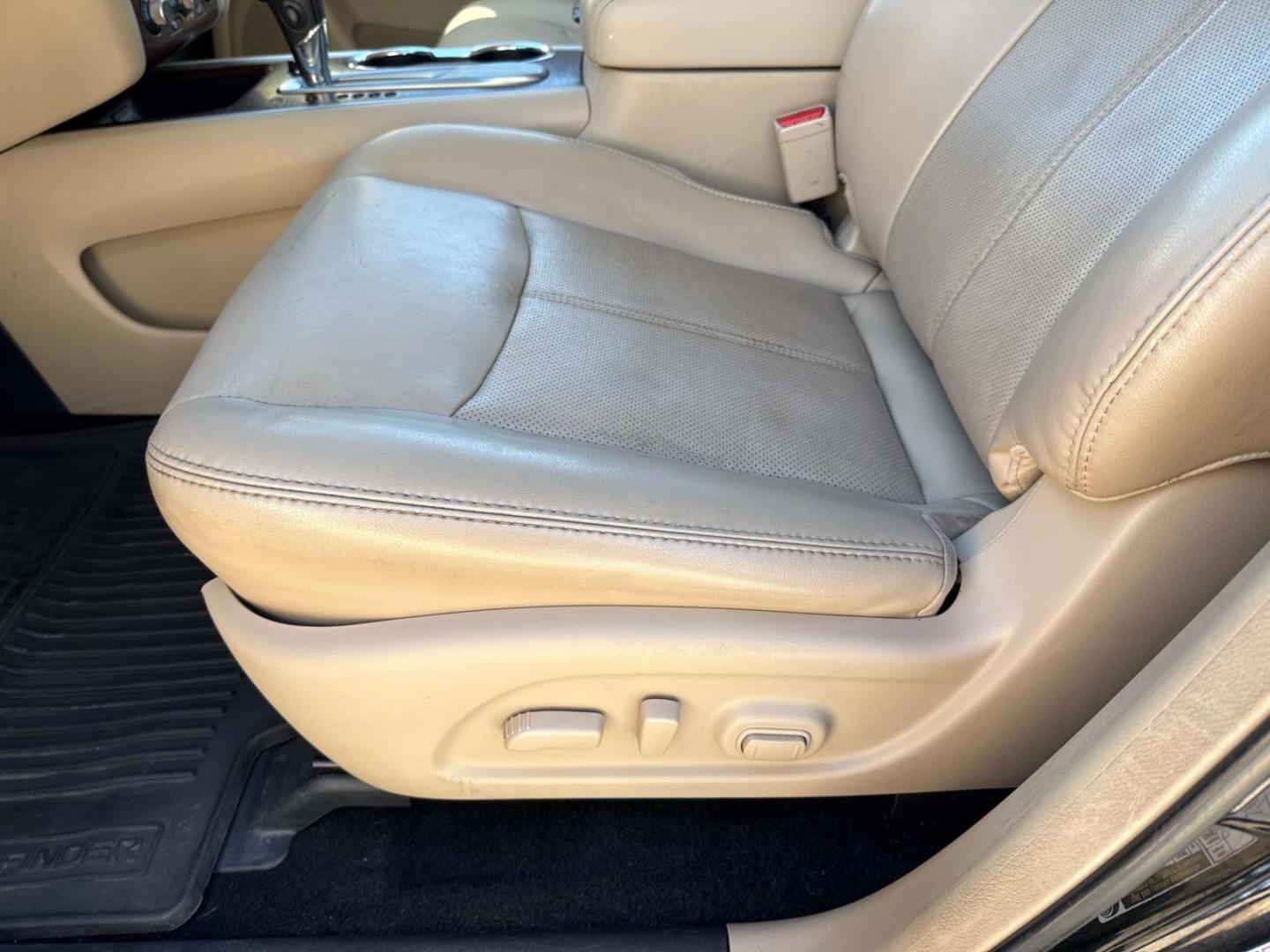 2019 Pearl White Tricoat /Almond Nissan Pathfinder FWD Platinum (5N1DR2MN8KC) , Automatic transmission, located at 6904 Johnston St., Lafayette, LA, 70503, (337) 988-1960, 30.143589, -92.100601 - Photo#16