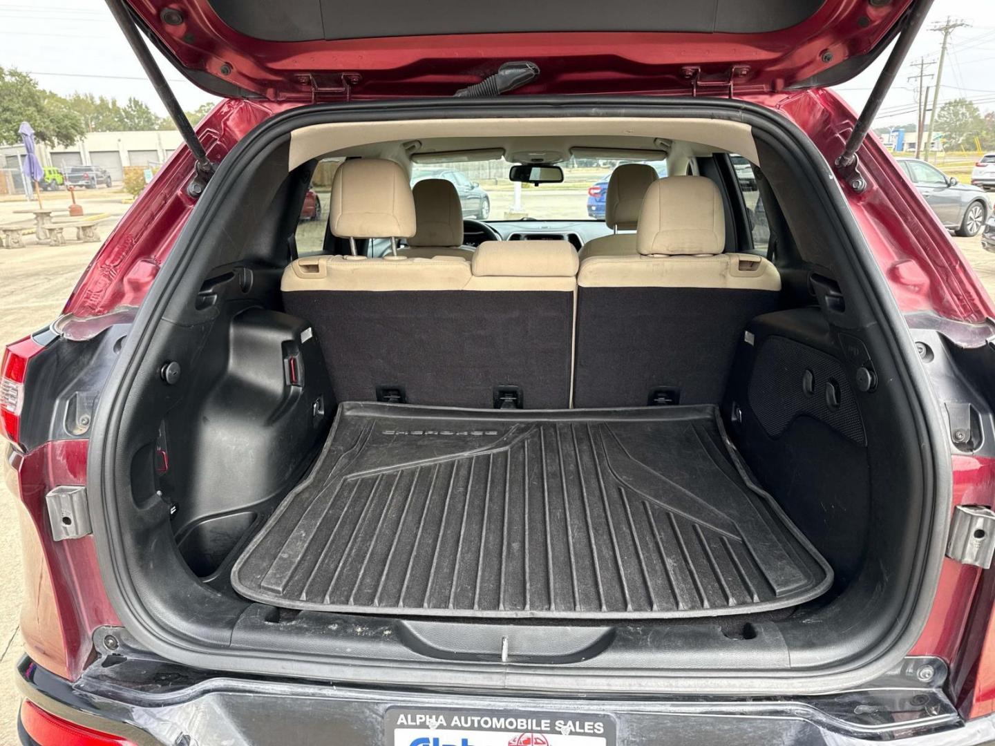 2018 Velvet Red Pearlcoat /Black Jeep Cherokee Latitude Tech Connect FWD (1C4PJLCB8JD) , Automatic transmission, located at 6904 Johnston St., Lafayette, LA, 70503, (337) 988-1960, 30.143589, -92.100601 - Photo#7