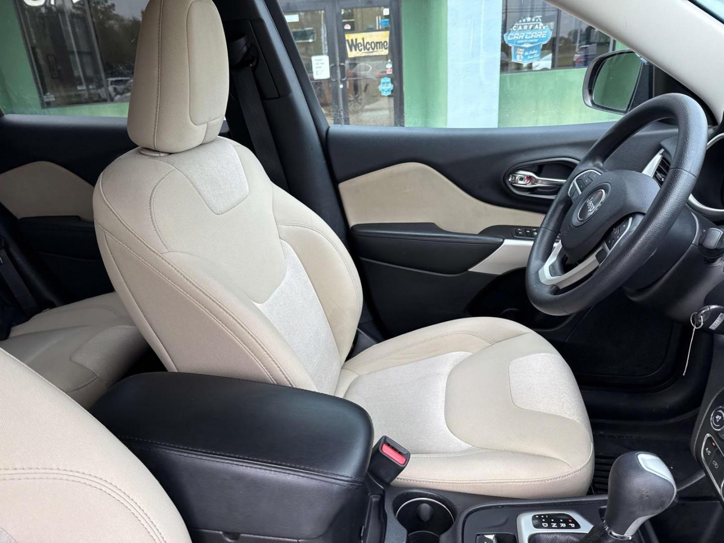 2018 Velvet Red Pearlcoat /Black Jeep Cherokee Latitude Tech Connect FWD (1C4PJLCB8JD) , Automatic transmission, located at 6904 Johnston St., Lafayette, LA, 70503, (337) 988-1960, 30.143589, -92.100601 - Photo#9