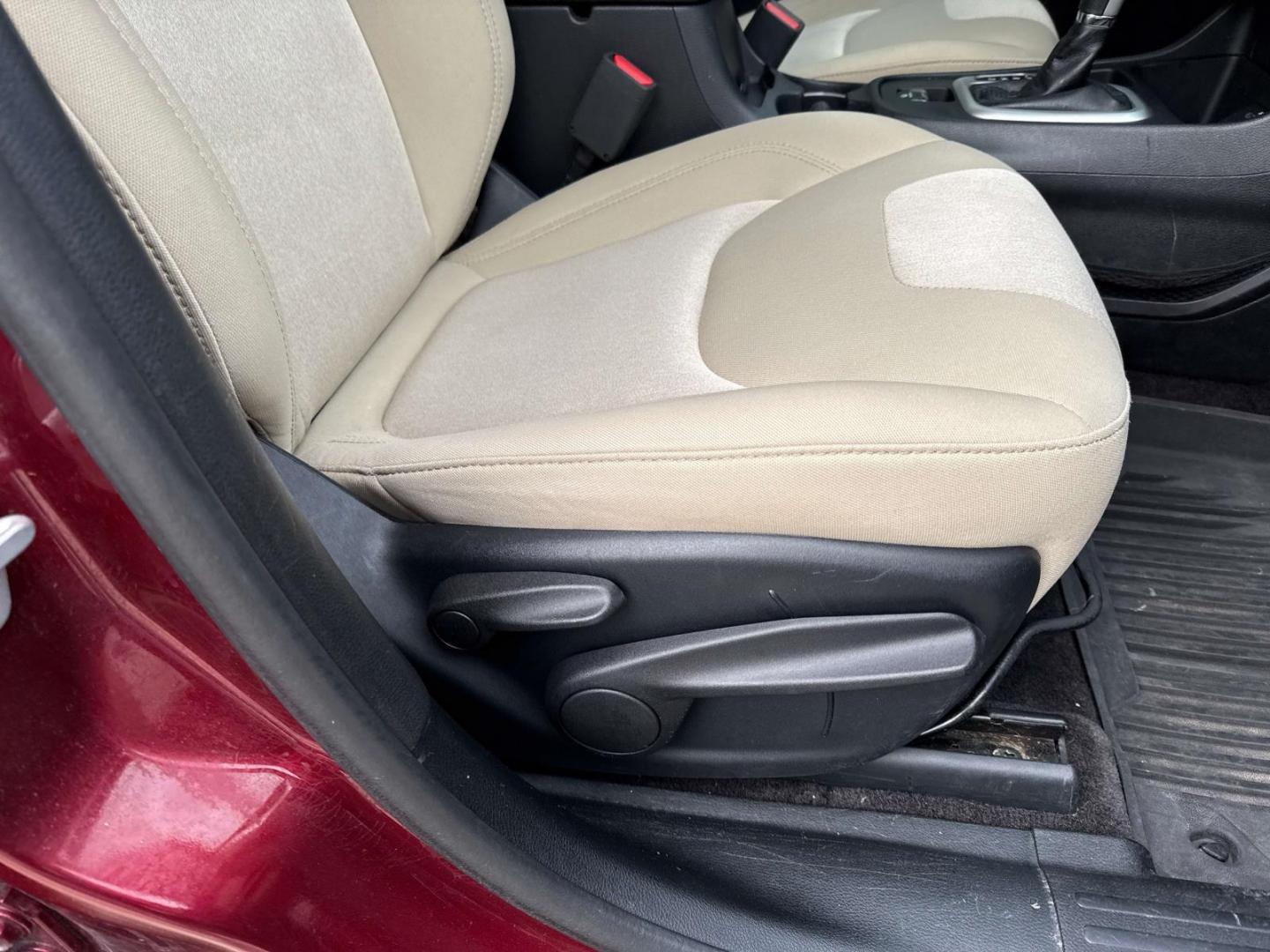 2018 Velvet Red Pearlcoat /Black Jeep Cherokee Latitude Tech Connect FWD (1C4PJLCB8JD) , Automatic transmission, located at 6904 Johnston St., Lafayette, LA, 70503, (337) 988-1960, 30.143589, -92.100601 - Photo#11