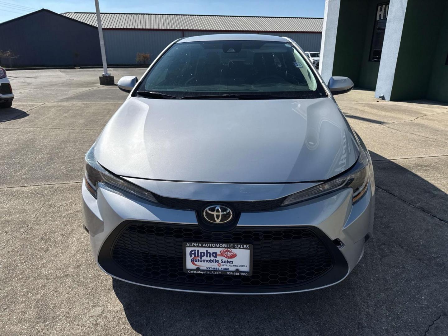 2022 Classic Silver Metallic /Black Toyota Corolla LE CVT (Natl) (5YFEPMAE4NP) , Automatic transmission, located at 6904 Johnston St., Lafayette, LA, 70503, (337) 988-1960, 30.143589, -92.100601 - Photo#1