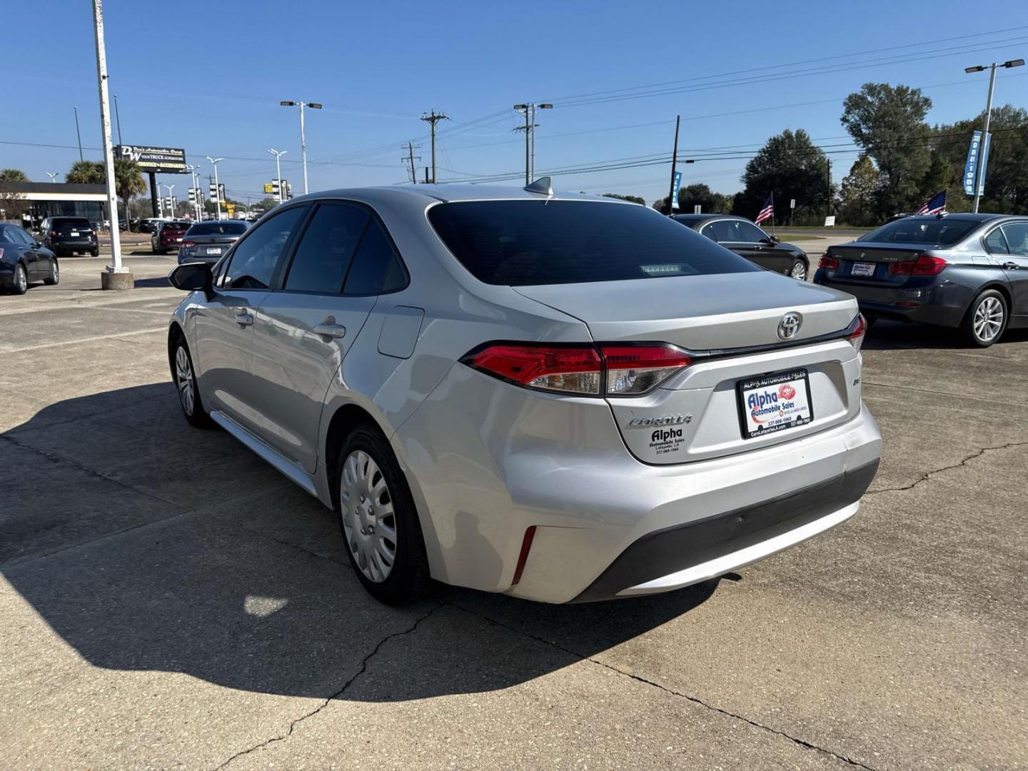 2022 Classic Silver Metallic /Black Toyota Corolla LE CVT (Natl) (5YFEPMAE4NP) , Automatic transmission, located at 6904 Johnston St., Lafayette, LA, 70503, (337) 988-1960, 30.143589, -92.100601 - Photo#4