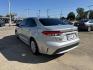 2022 Classic Silver Metallic /Black Toyota Corolla LE CVT (Natl) (5YFEPMAE4NP) , Automatic transmission, located at 6904 Johnston St., Lafayette, LA, 70503, (337) 988-1960, 30.143589, -92.100601 - Photo#4
