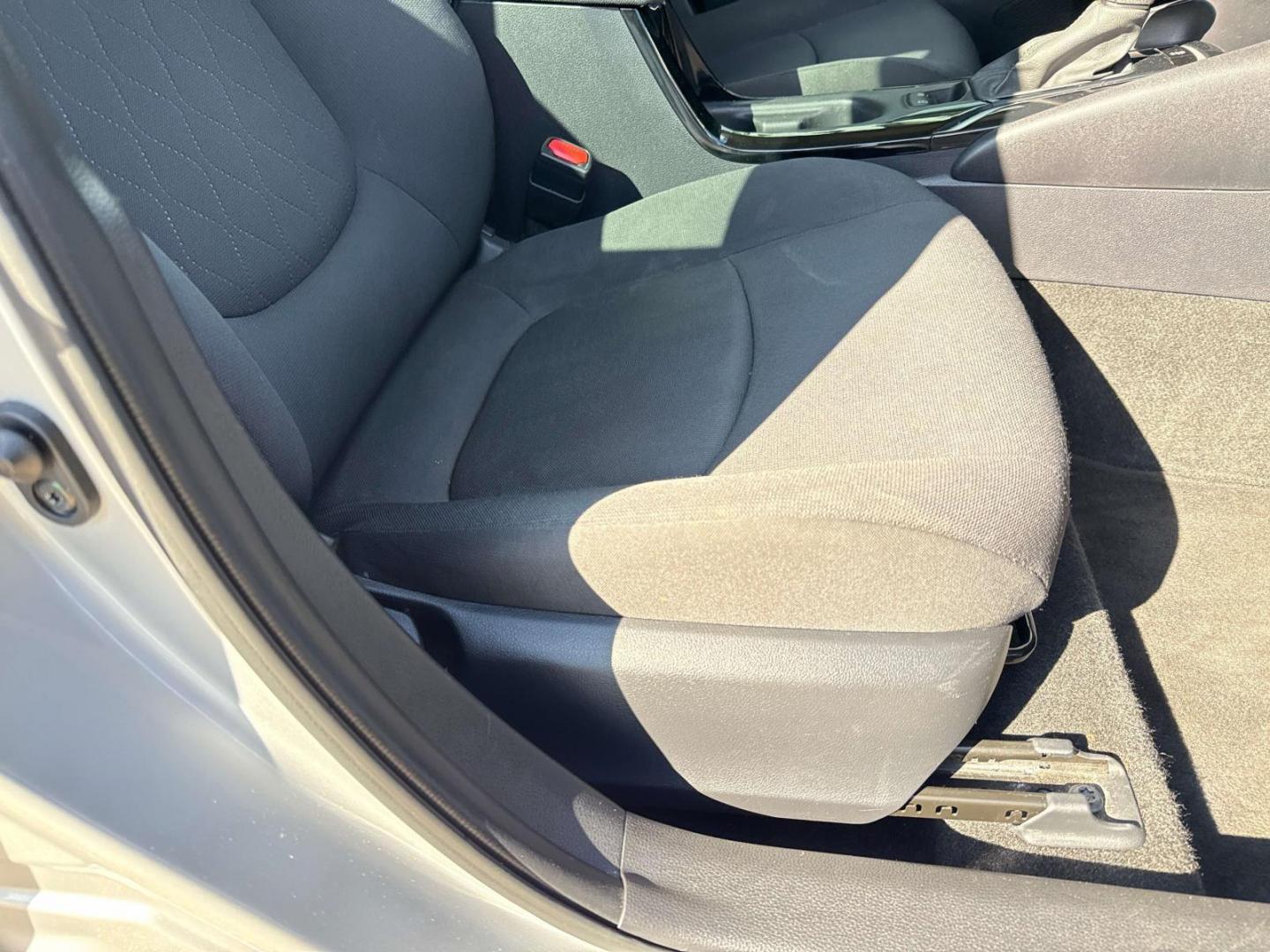 2022 Classic Silver Metallic /Black Toyota Corolla LE CVT (Natl) (5YFEPMAE4NP) , Automatic transmission, located at 6904 Johnston St., Lafayette, LA, 70503, (337) 988-1960, 30.143589, -92.100601 - Photo#10