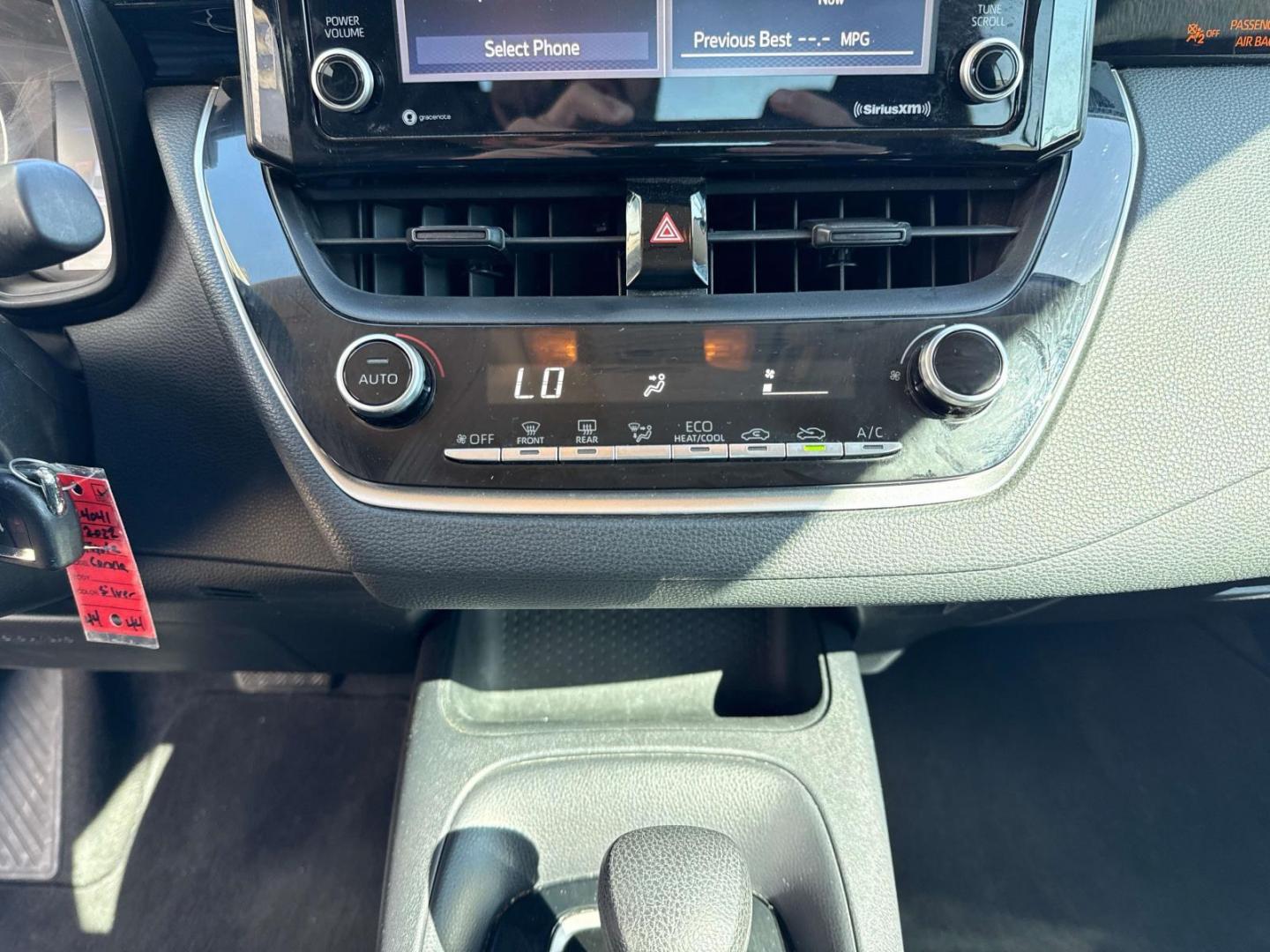 2022 Classic Silver Metallic /Black Toyota Corolla LE CVT (Natl) (5YFEPMAE4NP) , Automatic transmission, located at 6904 Johnston St., Lafayette, LA, 70503, (337) 988-1960, 30.143589, -92.100601 - Photo#25