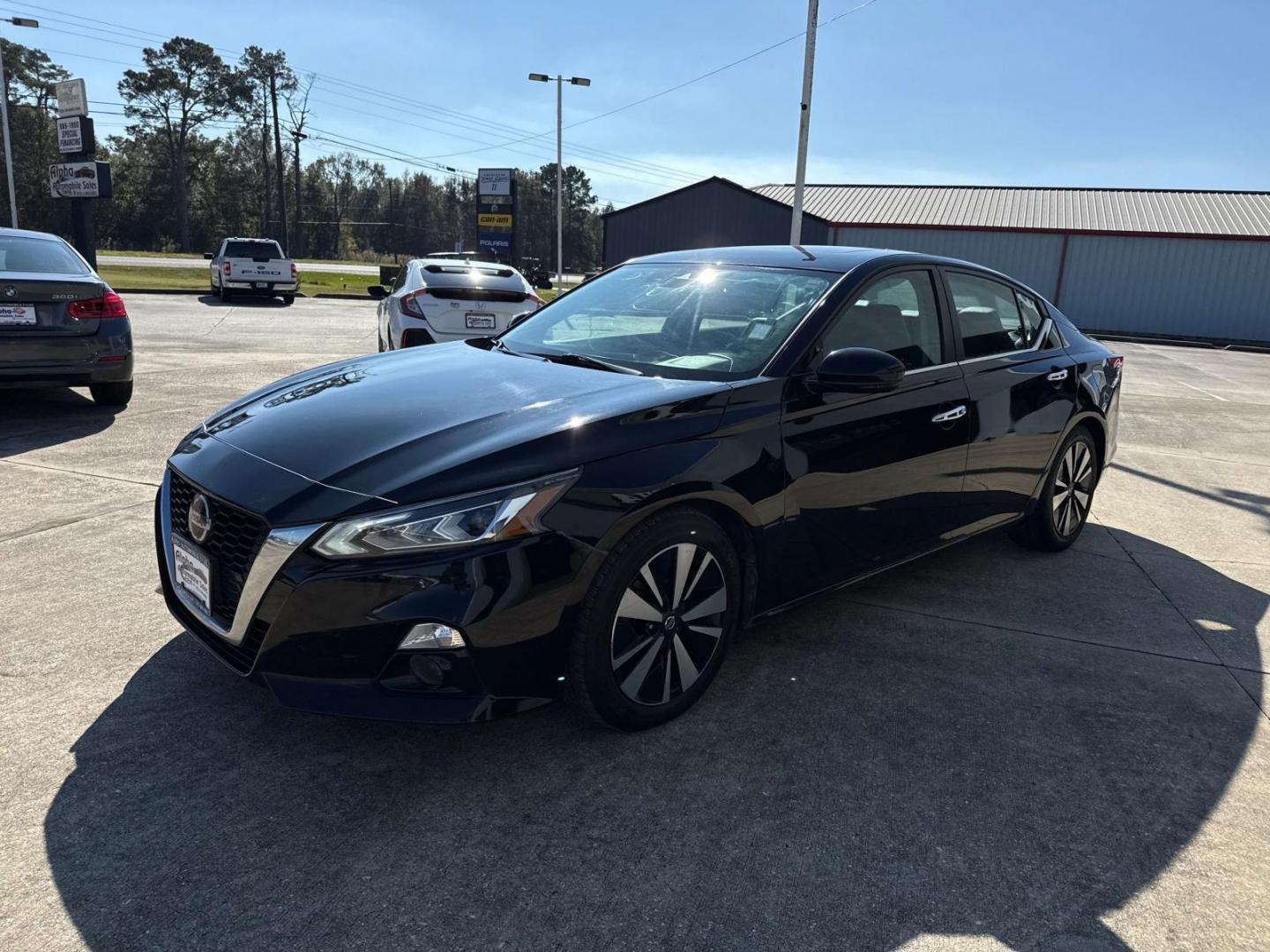 2019 Super Black /Charcoal Nissan Altima 2.5 SL Sedan (1N4BL4EV5KC) , Automatic transmission, located at 6904 Johnston St., Lafayette, LA, 70503, (337) 988-1960, 30.143589, -92.100601 - Photo#2