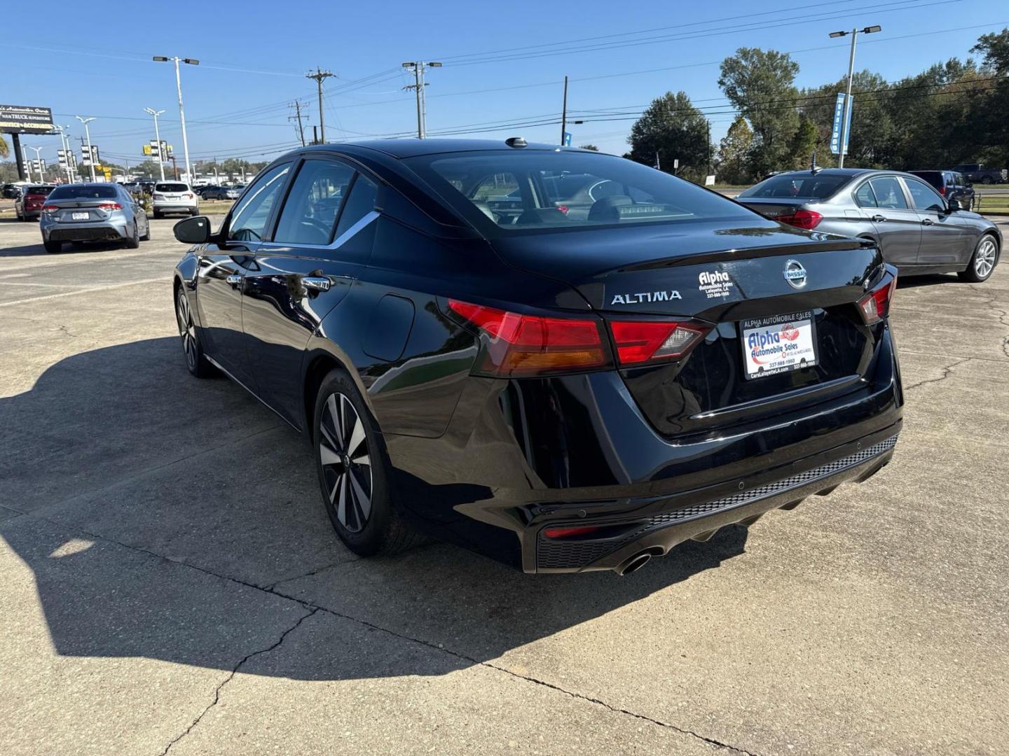 2019 Super Black /Charcoal Nissan Altima 2.5 SL Sedan (1N4BL4EV5KC) , Automatic transmission, located at 6904 Johnston St., Lafayette, LA, 70503, (337) 988-1960, 30.143589, -92.100601 - Photo#4