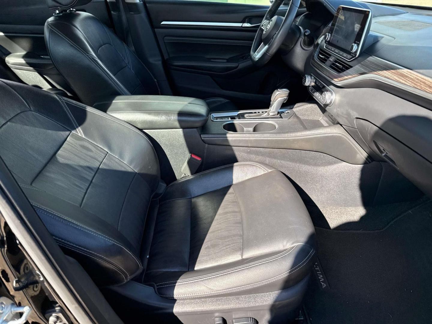 2019 Super Black /Charcoal Nissan Altima 2.5 SL Sedan (1N4BL4EV5KC) , Automatic transmission, located at 6904 Johnston St., Lafayette, LA, 70503, (337) 988-1960, 30.143589, -92.100601 - Photo#9