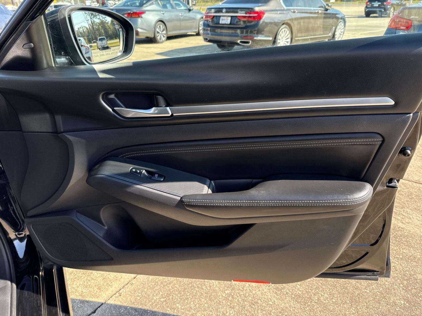 2019 Super Black /Charcoal Nissan Altima 2.5 SL Sedan (1N4BL4EV5KC) , Automatic transmission, located at 6904 Johnston St., Lafayette, LA, 70503, (337) 988-1960, 30.143589, -92.100601 - Photo#12