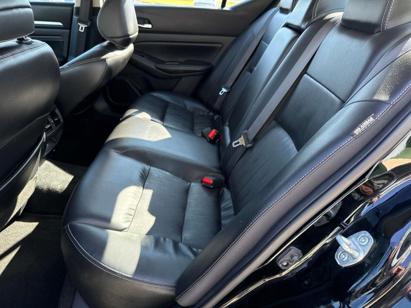 2019 Super Black /Charcoal Nissan Altima 2.5 SL Sedan (1N4BL4EV5KC) , Automatic transmission, located at 6904 Johnston St., Lafayette, LA, 70503, (337) 988-1960, 30.143589, -92.100601 - Photo#13