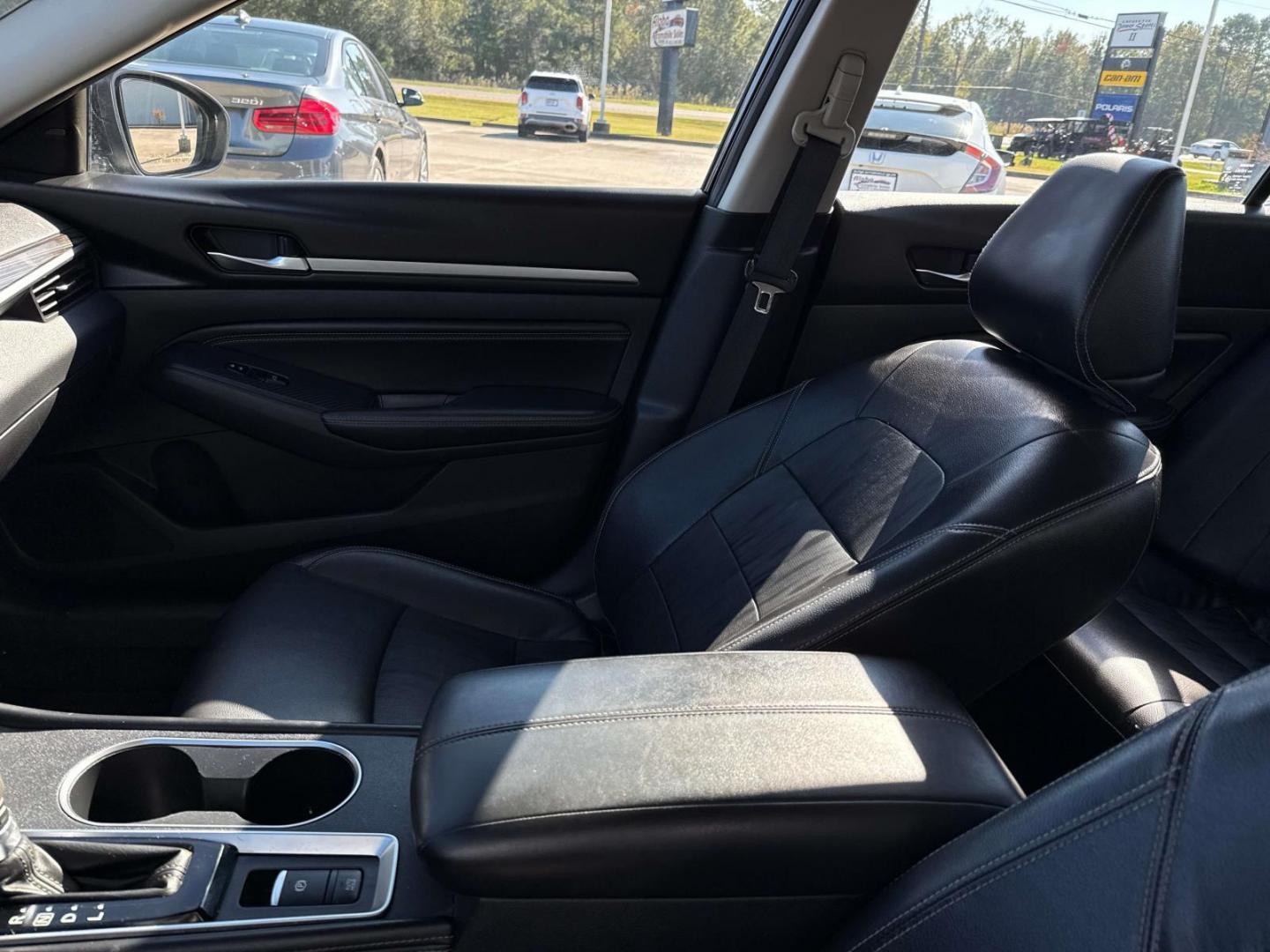 2019 Super Black /Charcoal Nissan Altima 2.5 SL Sedan (1N4BL4EV5KC) , Automatic transmission, located at 6904 Johnston St., Lafayette, LA, 70503, (337) 988-1960, 30.143589, -92.100601 - Photo#14