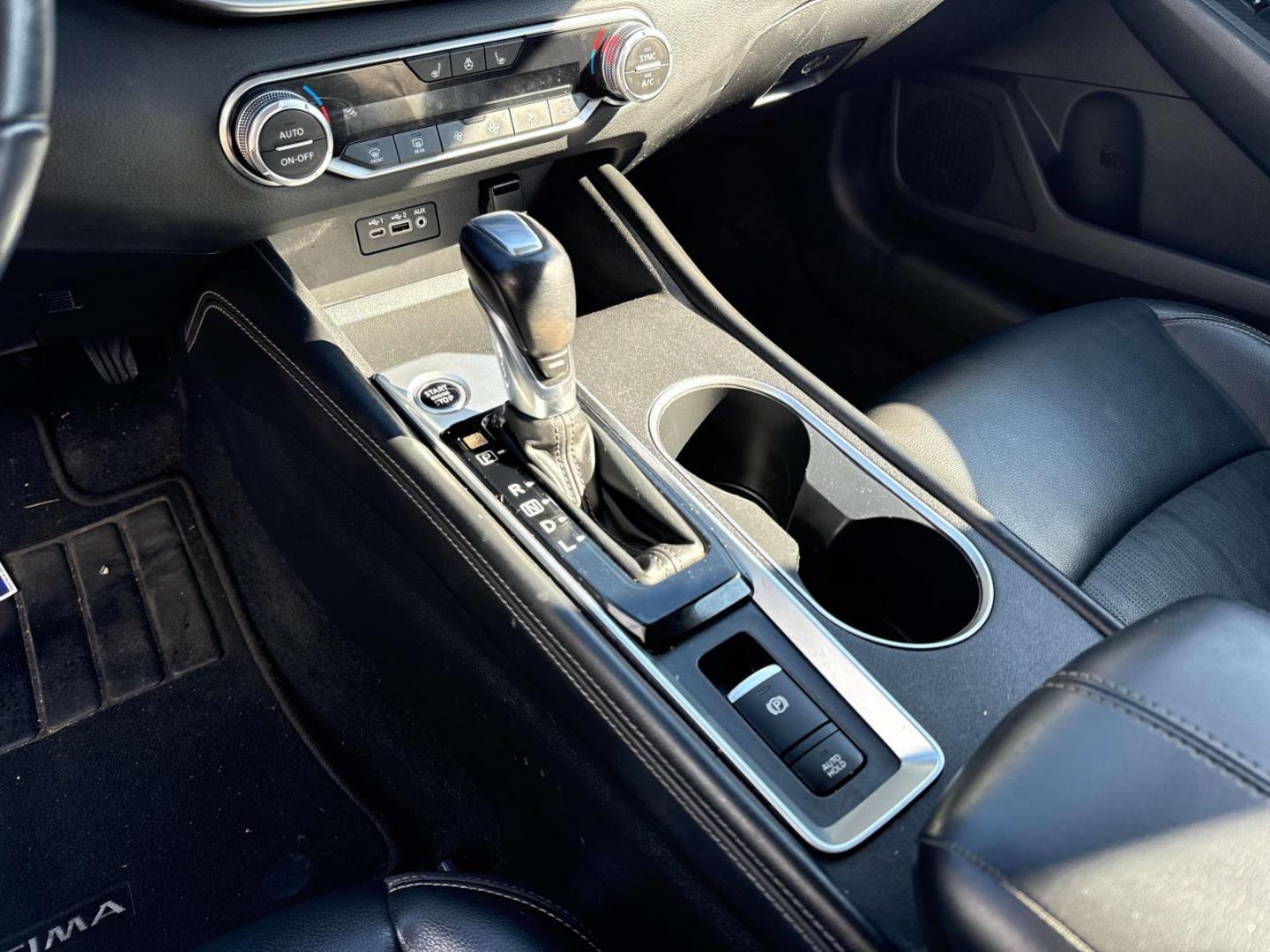 2019 Super Black /Charcoal Nissan Altima 2.5 SL Sedan (1N4BL4EV5KC) , Automatic transmission, located at 6904 Johnston St., Lafayette, LA, 70503, (337) 988-1960, 30.143589, -92.100601 - Photo#27