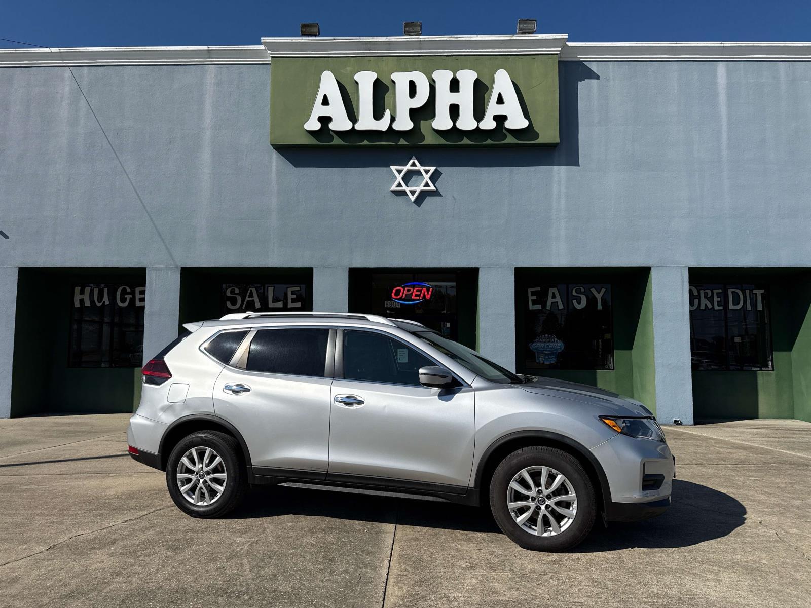 photo of 2018 Nissan Rogue FWD SV