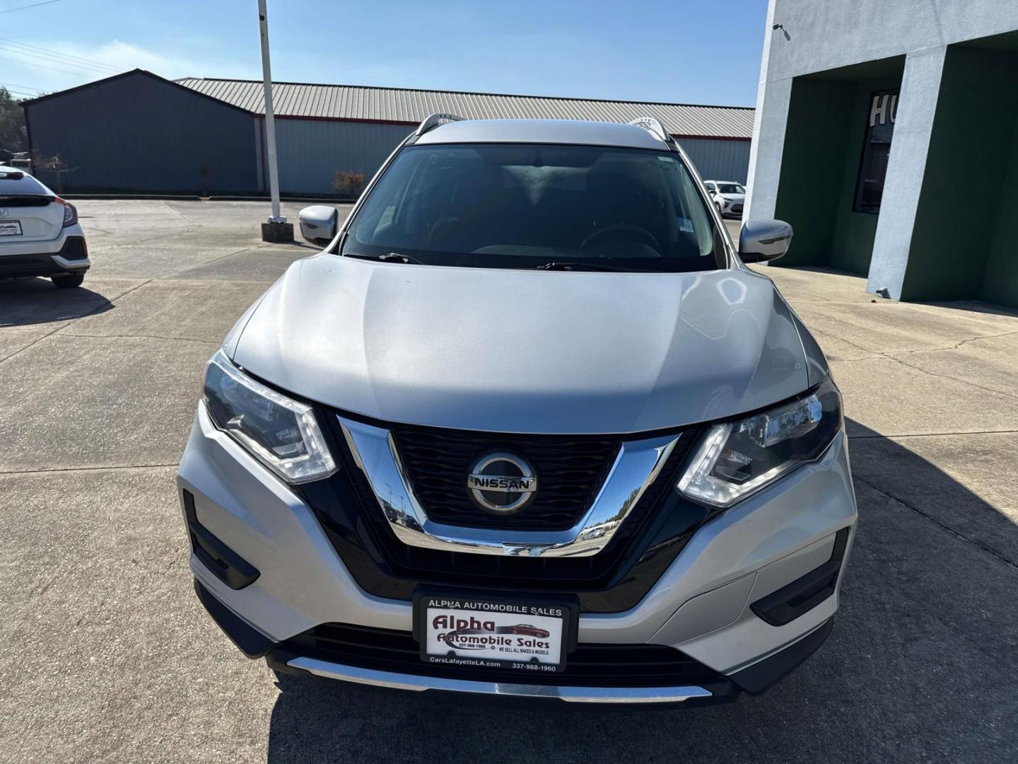 2018 Brilliant Silver /Charcoal Nissan Rogue FWD SV (KNMAT2MT1JP) , Automatic transmission, located at 6904 Johnston St., Lafayette, LA, 70503, (337) 988-1960, 30.143589, -92.100601 - Photo#1