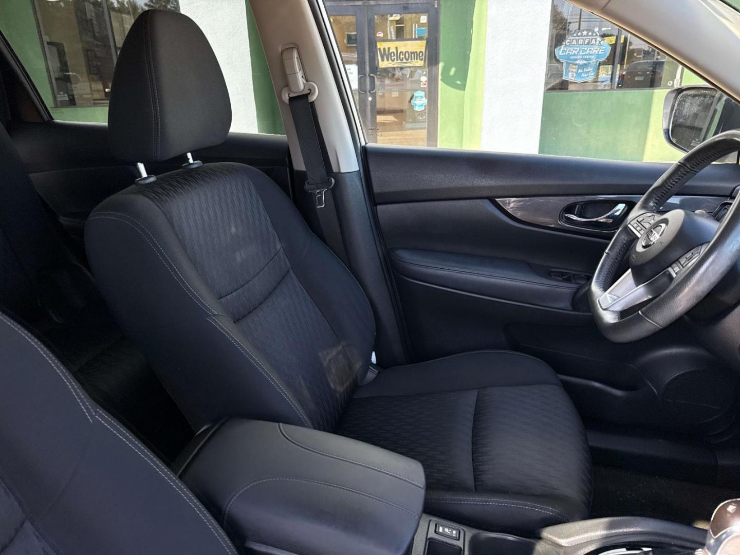 2018 Brilliant Silver /Charcoal Nissan Rogue FWD SV (KNMAT2MT1JP) , Automatic transmission, located at 6904 Johnston St., Lafayette, LA, 70503, (337) 988-1960, 30.143589, -92.100601 - Photo#8