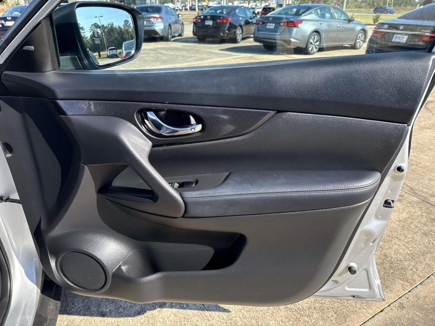 2018 Brilliant Silver /Charcoal Nissan Rogue FWD SV (KNMAT2MT1JP) , Automatic transmission, located at 6904 Johnston St., Lafayette, LA, 70503, (337) 988-1960, 30.143589, -92.100601 - Photo#12
