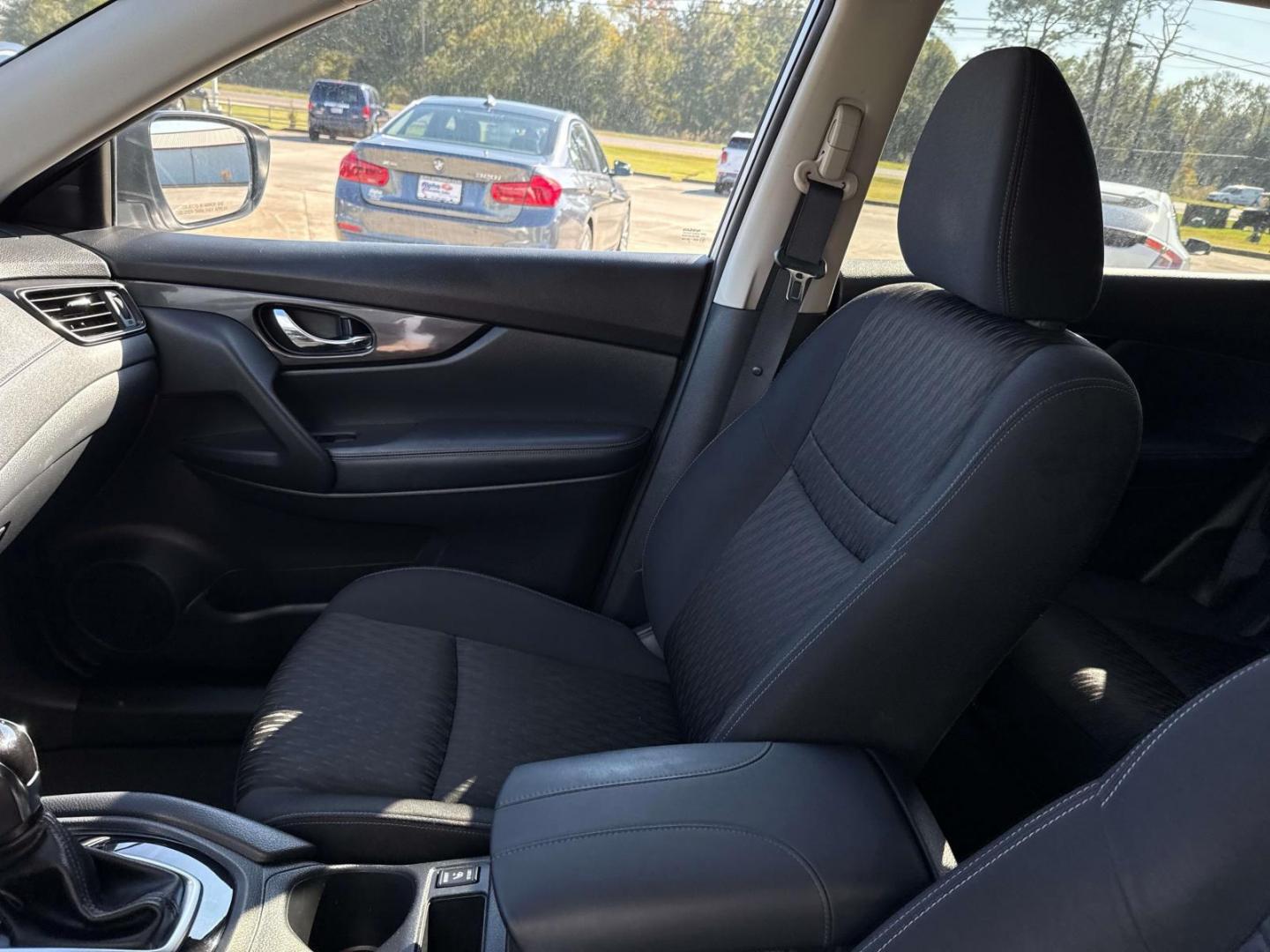 2018 Brilliant Silver /Charcoal Nissan Rogue FWD SV (KNMAT2MT1JP) , Automatic transmission, located at 6904 Johnston St., Lafayette, LA, 70503, (337) 988-1960, 30.143589, -92.100601 - Photo#14