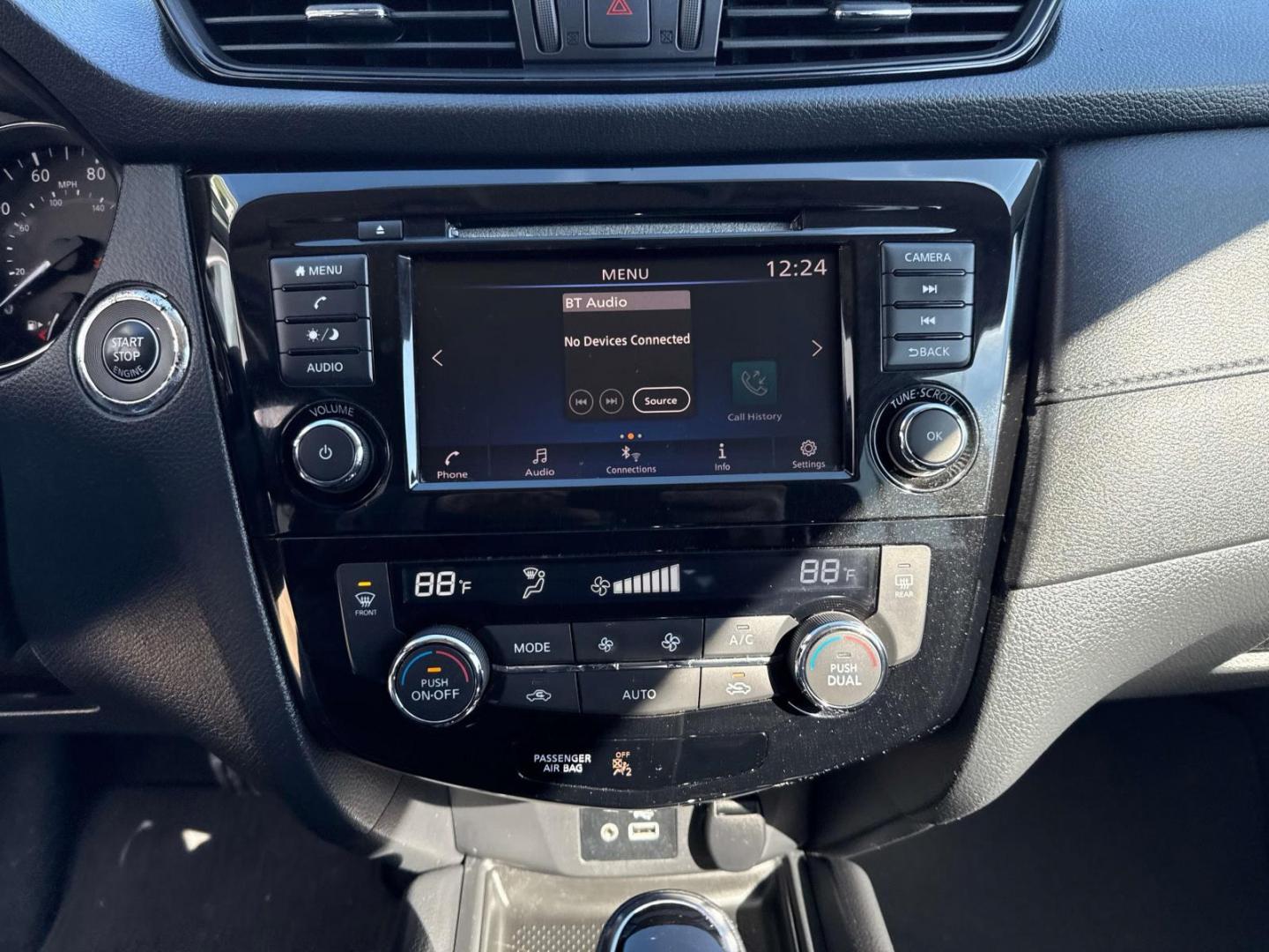 2018 Brilliant Silver /Charcoal Nissan Rogue FWD SV (KNMAT2MT1JP) , Automatic transmission, located at 6904 Johnston St., Lafayette, LA, 70503, (337) 988-1960, 30.143589, -92.100601 - Photo#25