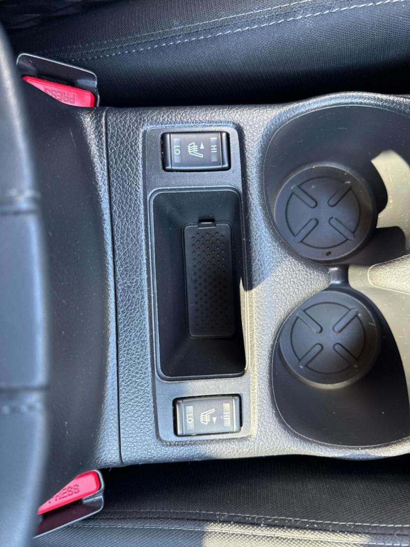 2018 Brilliant Silver /Charcoal Nissan Rogue FWD SV (KNMAT2MT1JP) , Automatic transmission, located at 6904 Johnston St., Lafayette, LA, 70503, (337) 988-1960, 30.143589, -92.100601 - Photo#27