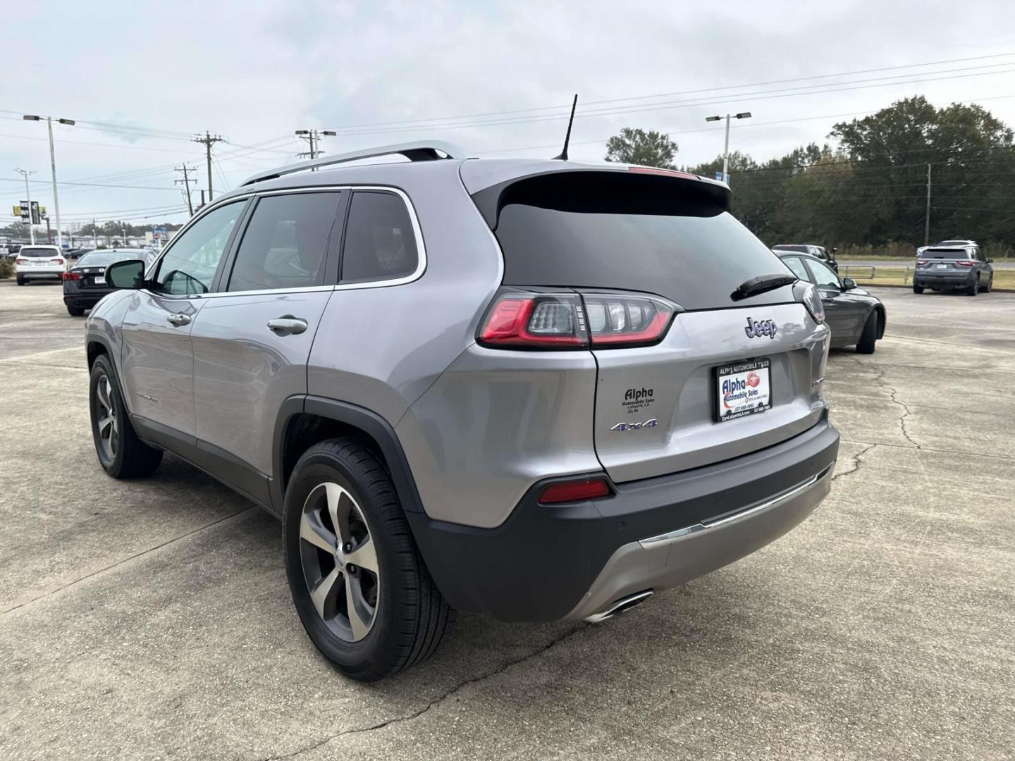 2020 Billet Silver Metallic Clearcoat /Black Jeep Cherokee Limited 4x4 (1C4PJMDXXLD) , Automatic transmission, located at 6904 Johnston St., Lafayette, LA, 70503, (337) 988-1960, 30.143589, -92.100601 - Photo#4