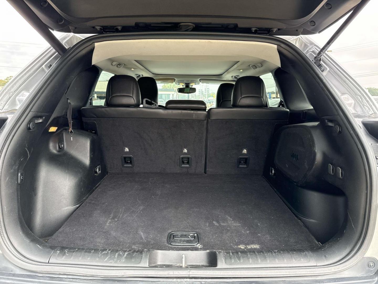 2020 Billet Silver Metallic Clearcoat /Black Jeep Cherokee Limited 4x4 (1C4PJMDXXLD) , Automatic transmission, located at 6904 Johnston St., Lafayette, LA, 70503, (337) 988-1960, 30.143589, -92.100601 - Photo#7