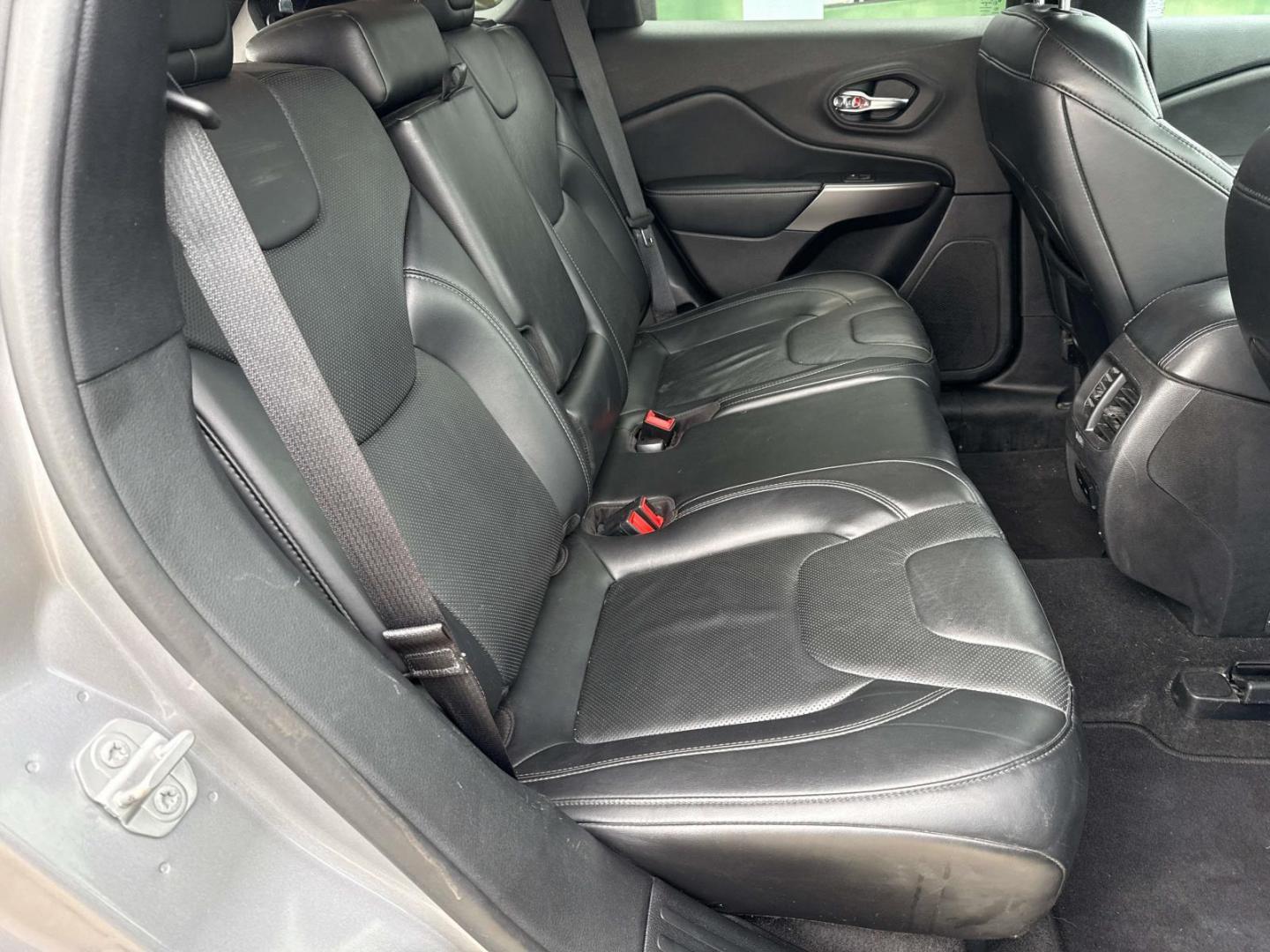 2020 Billet Silver Metallic Clearcoat /Black Jeep Cherokee Limited 4x4 (1C4PJMDXXLD) , Automatic transmission, located at 6904 Johnston St., Lafayette, LA, 70503, (337) 988-1960, 30.143589, -92.100601 - Photo#8