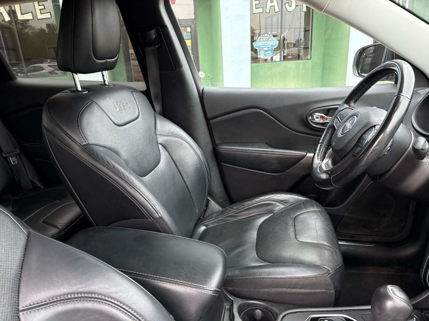 2020 Billet Silver Metallic Clearcoat /Black Jeep Cherokee Limited 4x4 (1C4PJMDXXLD) , Automatic transmission, located at 6904 Johnston St., Lafayette, LA, 70503, (337) 988-1960, 30.143589, -92.100601 - Photo#9