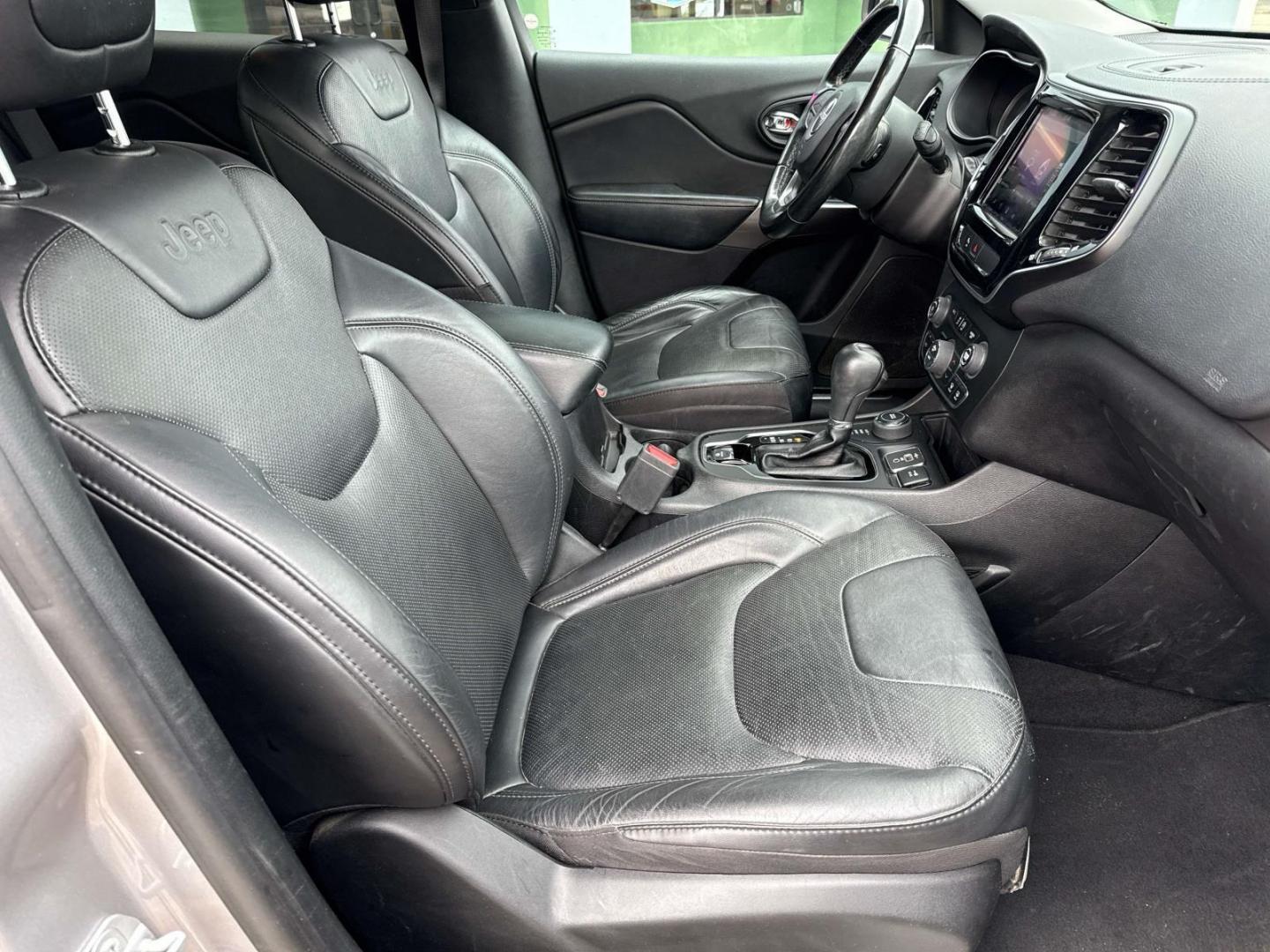 2020 Billet Silver Metallic Clearcoat /Black Jeep Cherokee Limited 4x4 (1C4PJMDXXLD) , Automatic transmission, located at 6904 Johnston St., Lafayette, LA, 70503, (337) 988-1960, 30.143589, -92.100601 - Photo#10