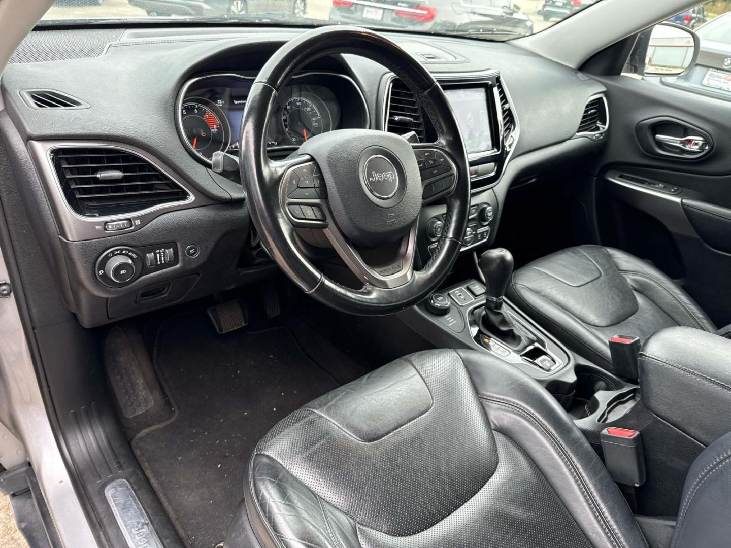 2020 Billet Silver Metallic Clearcoat /Black Jeep Cherokee Limited 4x4 (1C4PJMDXXLD) , Automatic transmission, located at 6904 Johnston St., Lafayette, LA, 70503, (337) 988-1960, 30.143589, -92.100601 - Photo#18